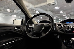valkoinen Ford Kuga 2014 kuva 17.