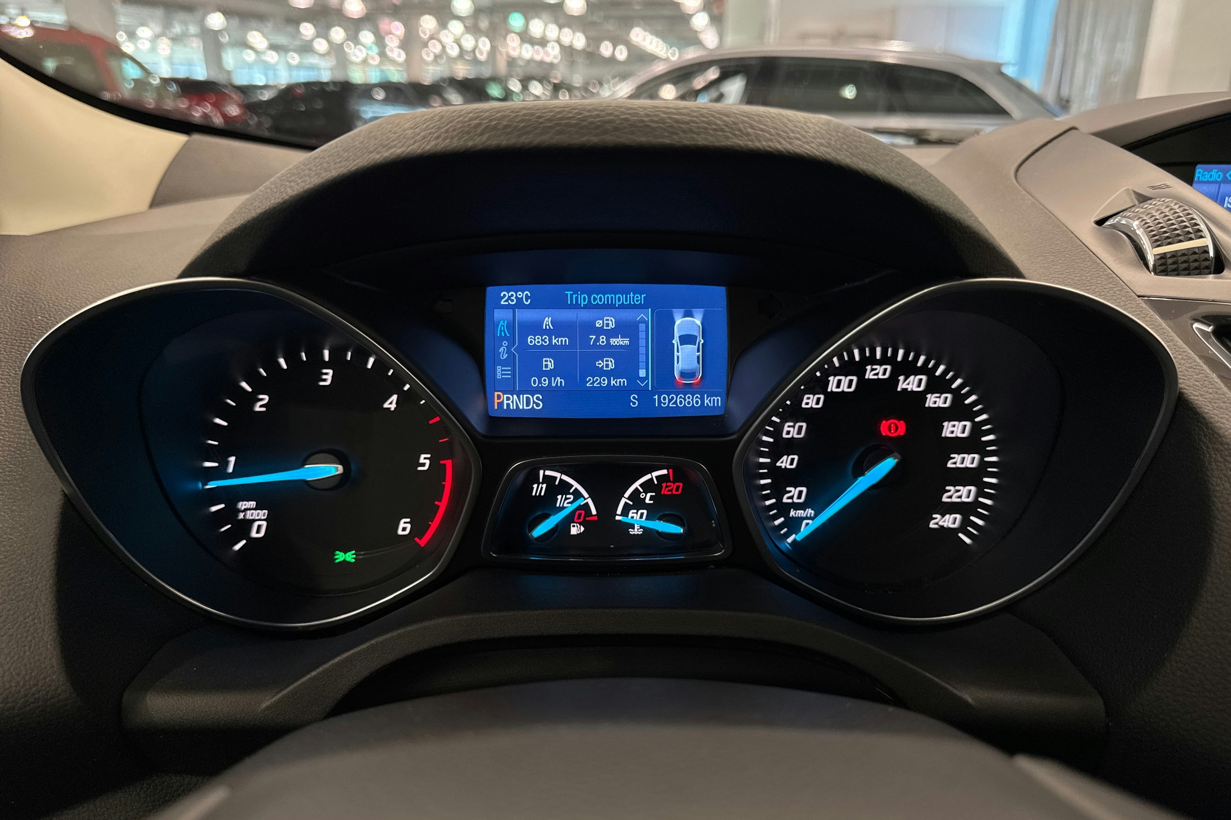 valkoinen Ford Kuga 2014 kuva 19.
