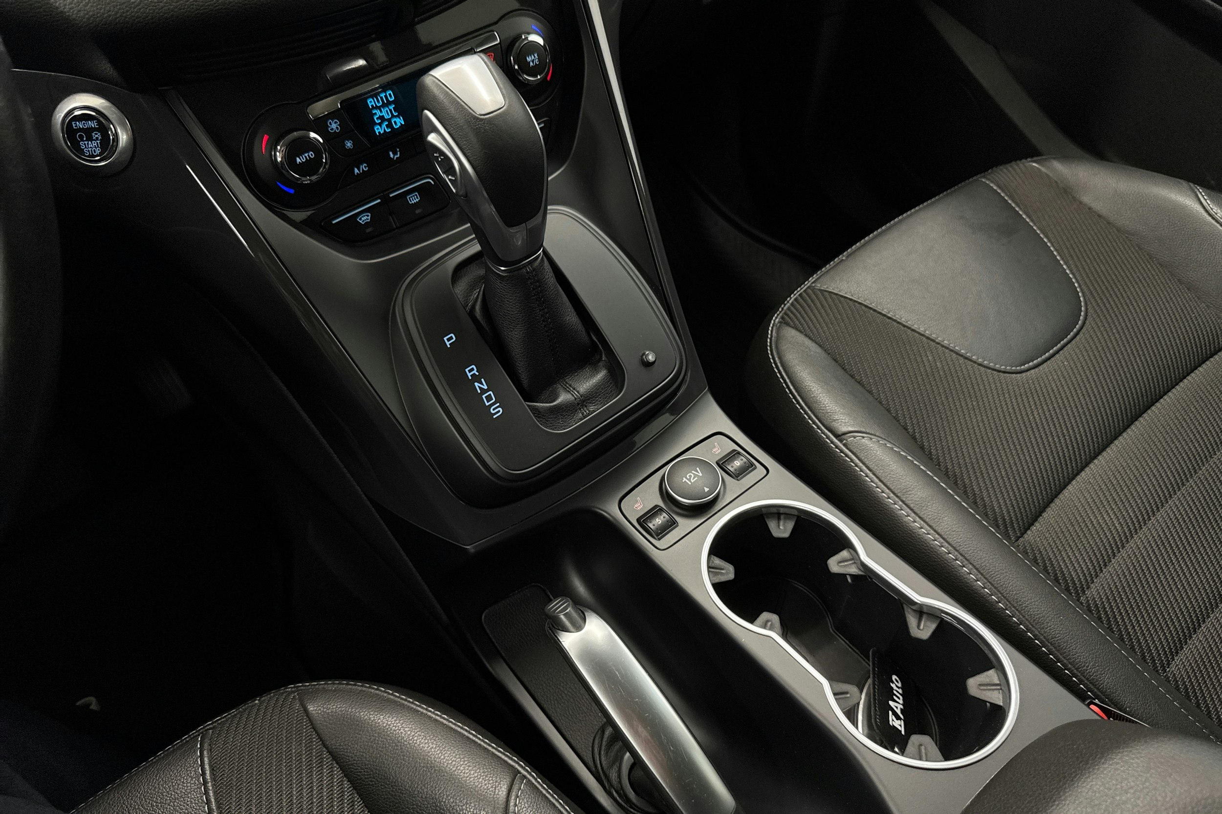 valkoinen Ford Kuga 2014 kuva 22.
