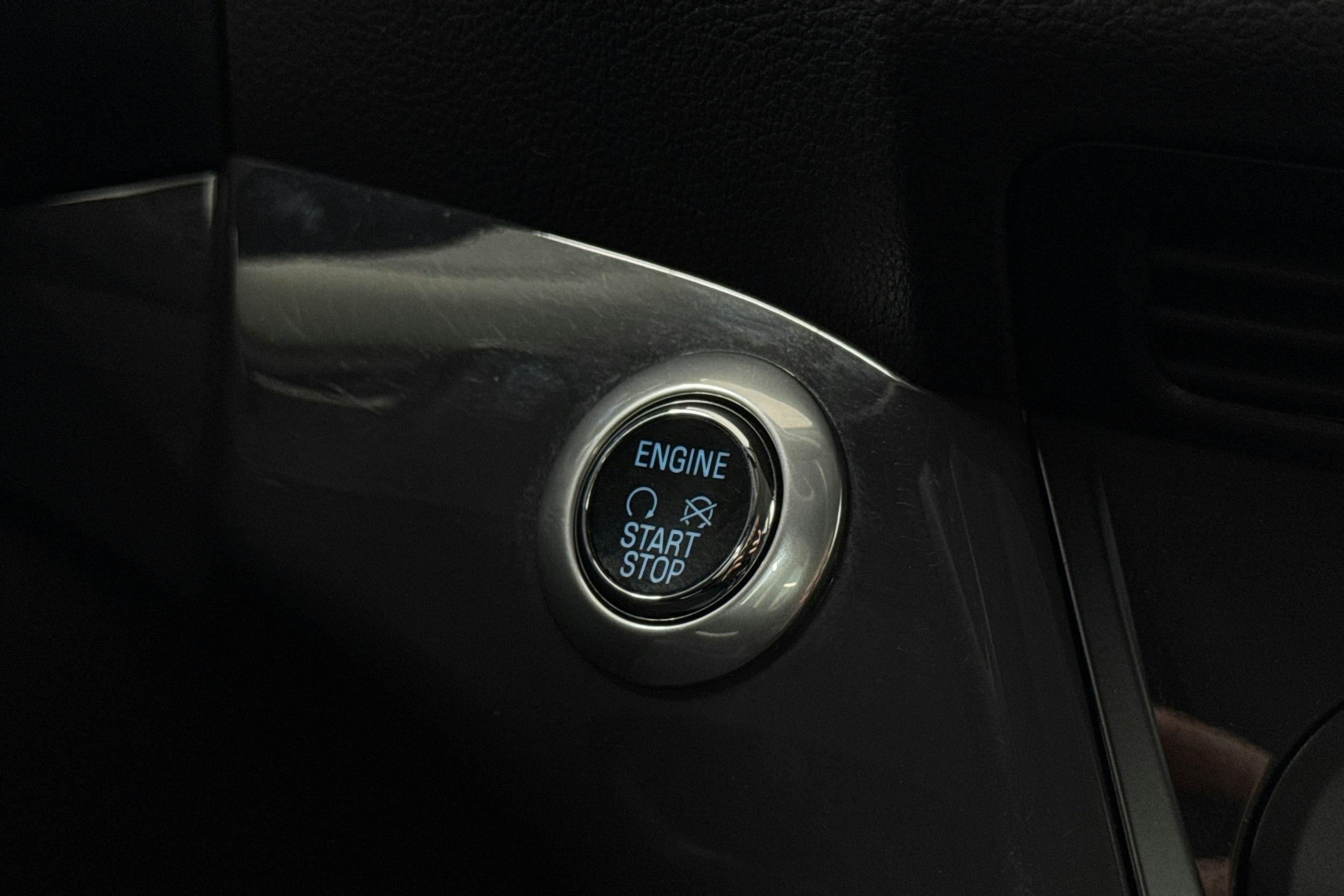 valkoinen Ford Kuga 2014 kuva 24.