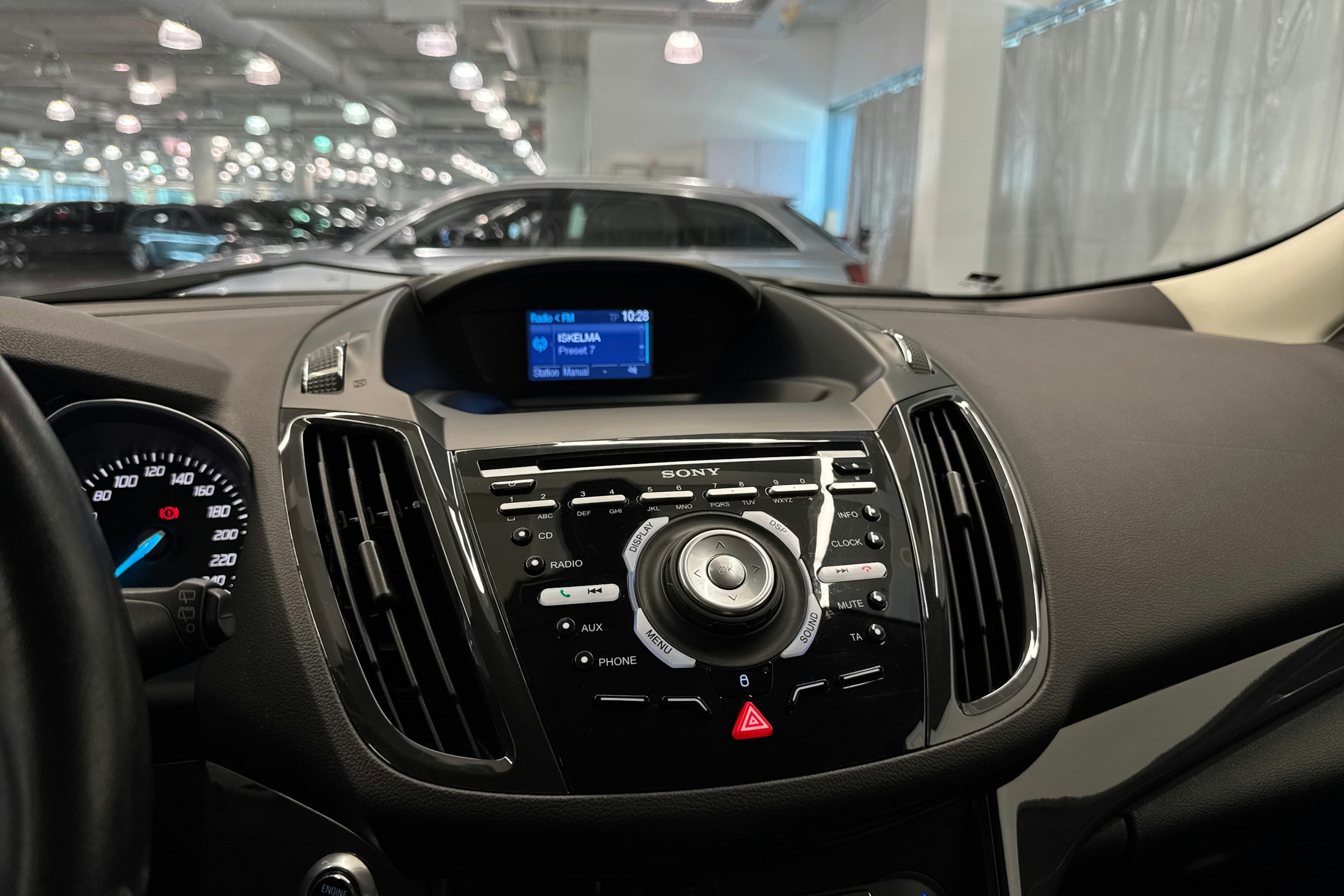 valkoinen Ford Kuga 2014 kuva 25.