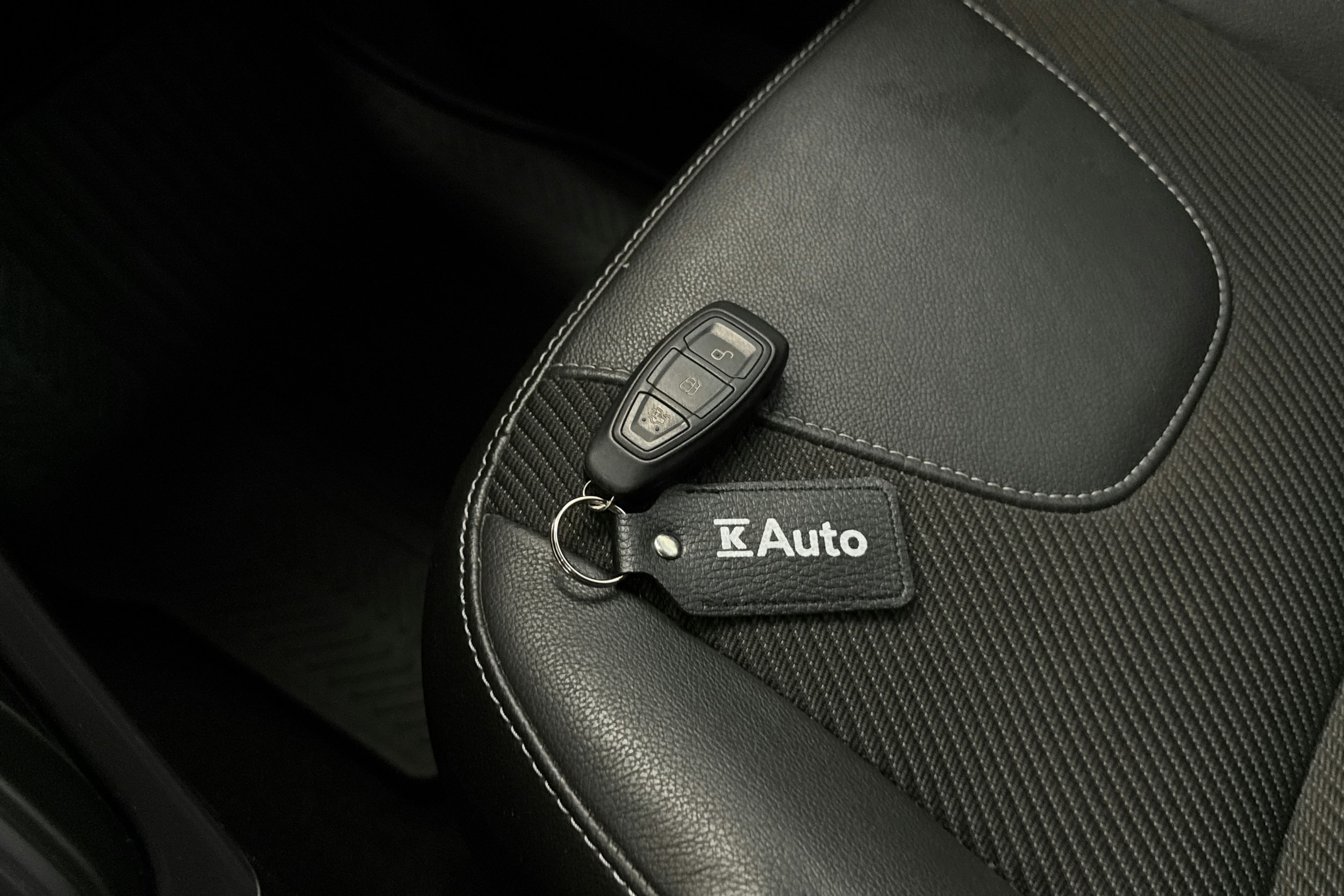 valkoinen Ford Kuga 2014 kuva 27.