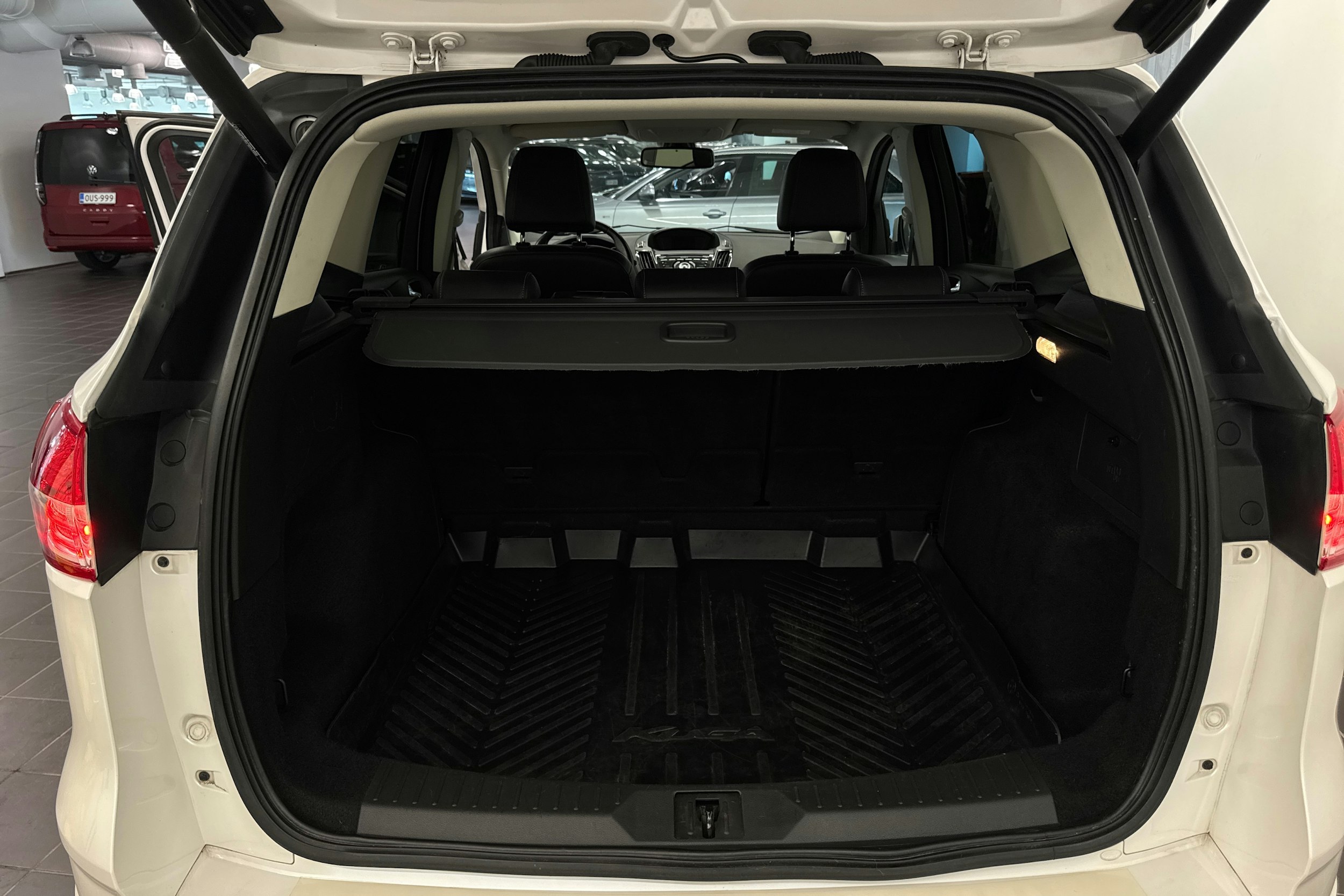 valkoinen Ford Kuga 2014 kuva 30.