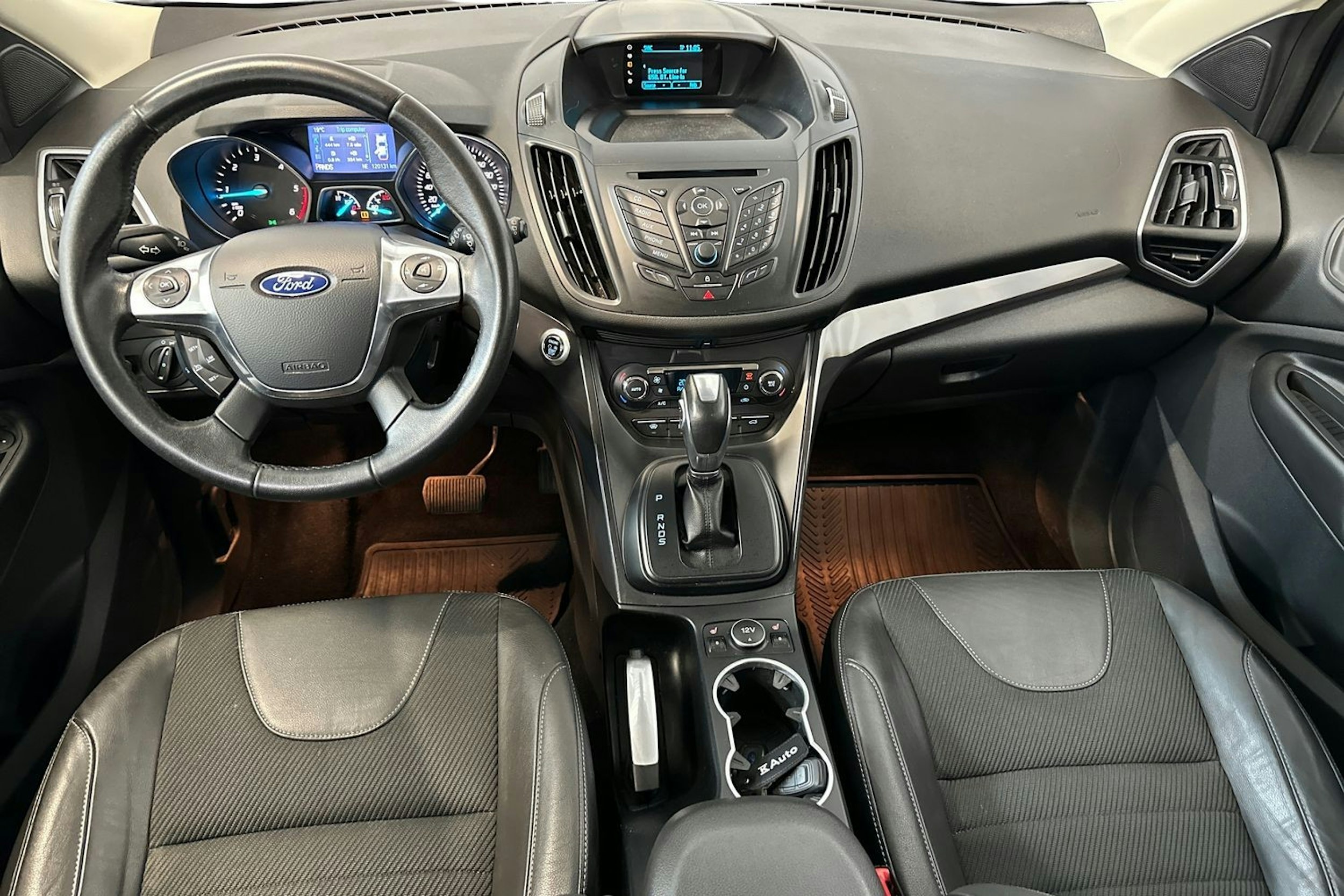 Vihreä Ford Kuga 2014 kuva 7.