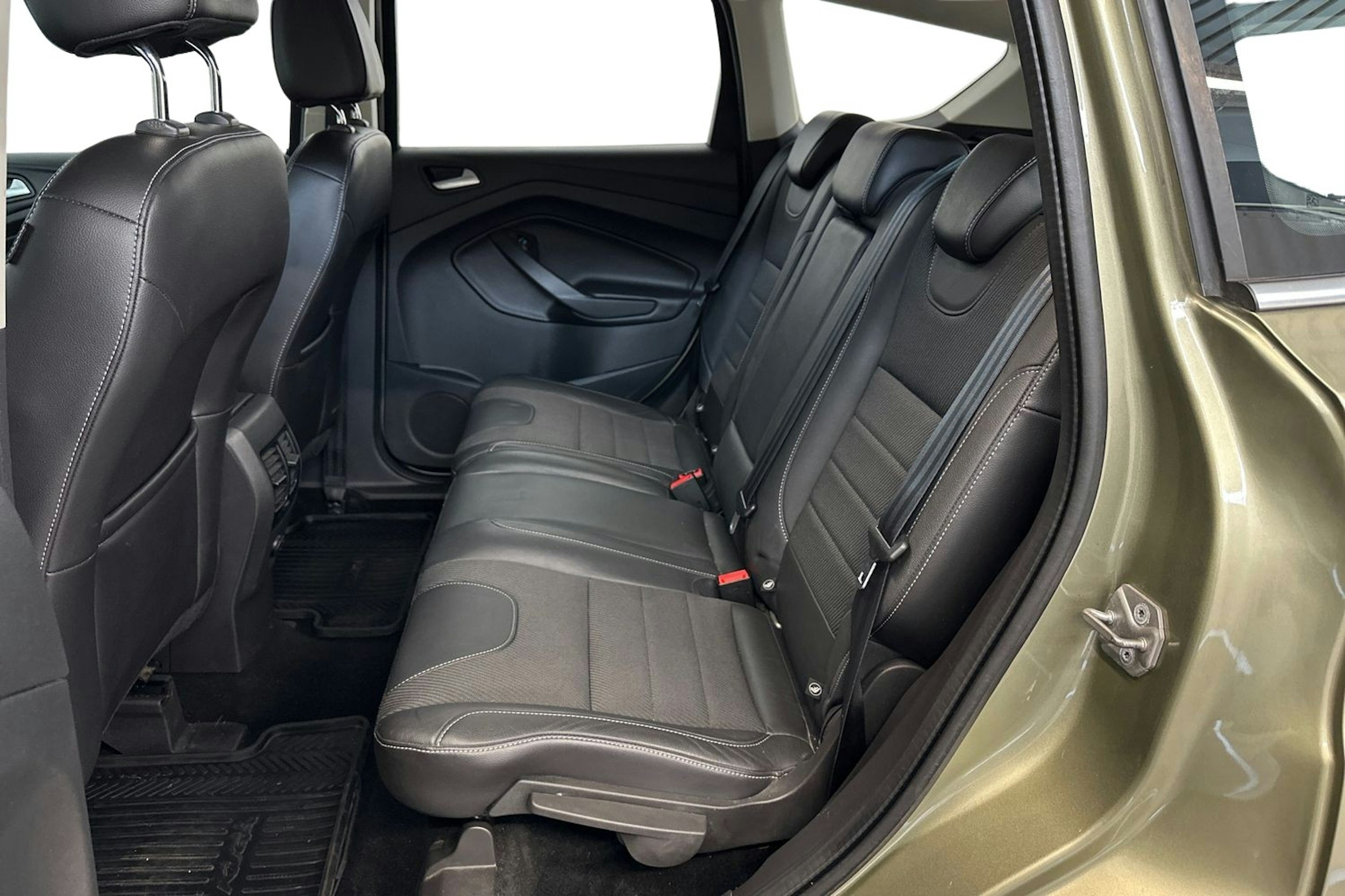 Vihreä Ford Kuga 2014 kuva 8.