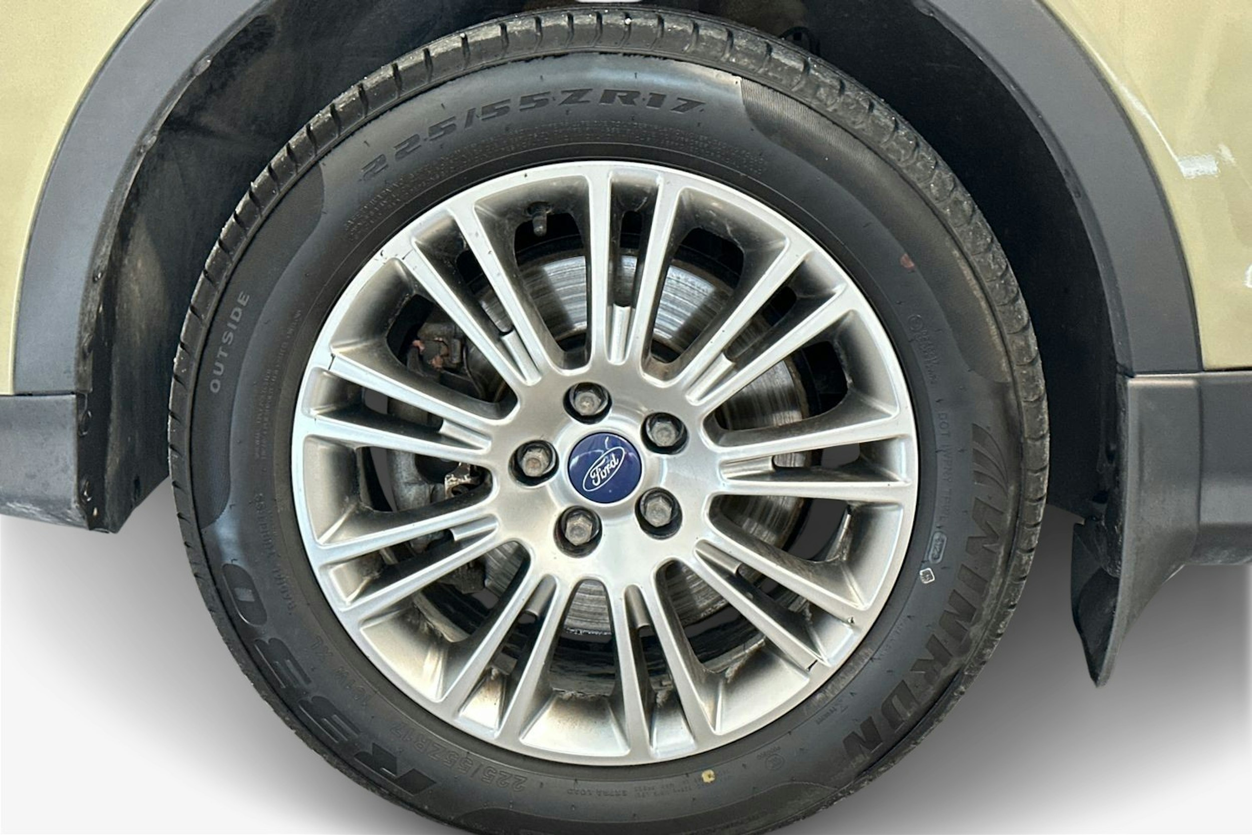 Vihreä Ford Kuga 2014 kuva 9.