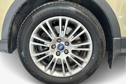 Vihreä Ford Kuga 2014 kuva 9.