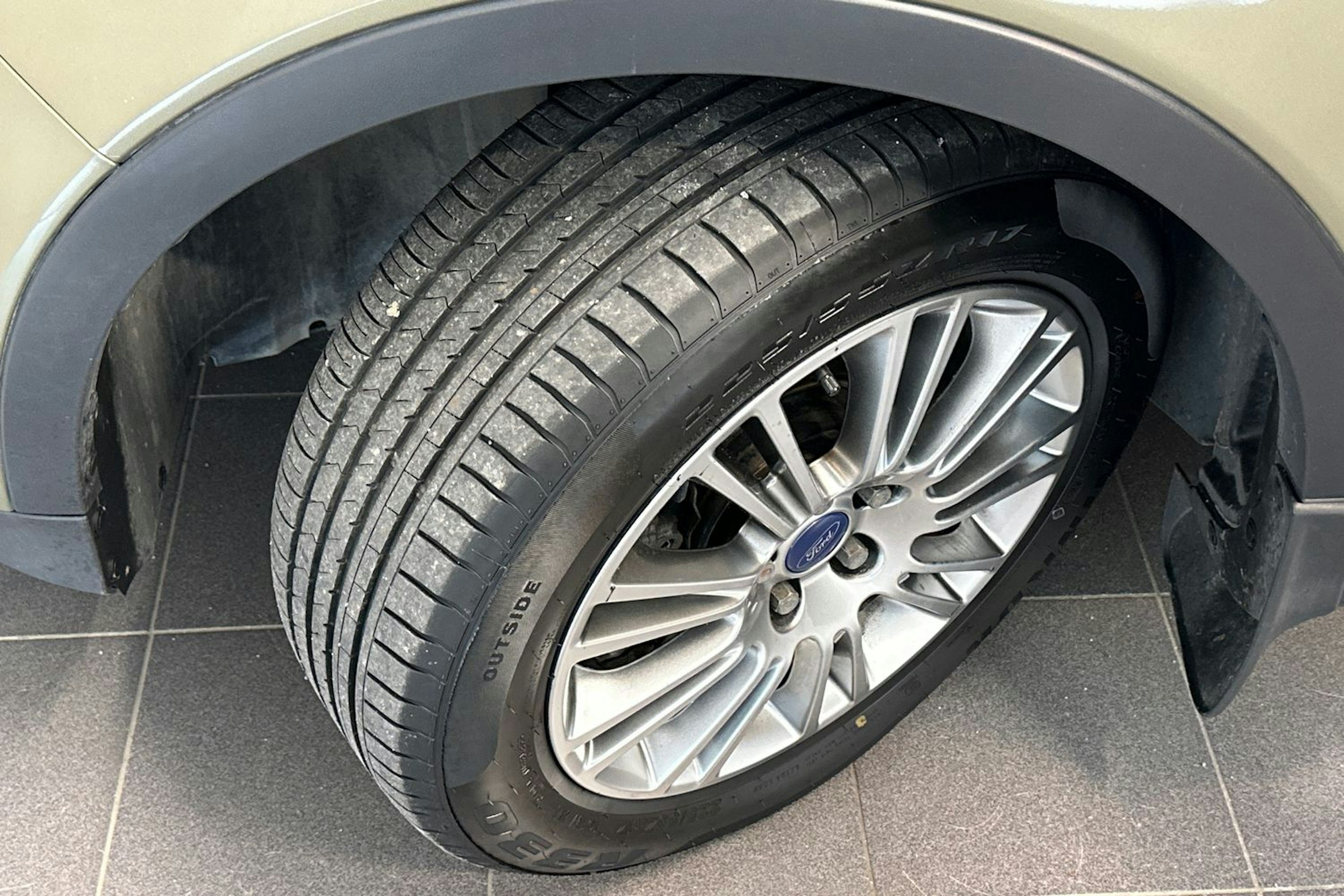 Vihreä Ford Kuga 2014 kuva 10.