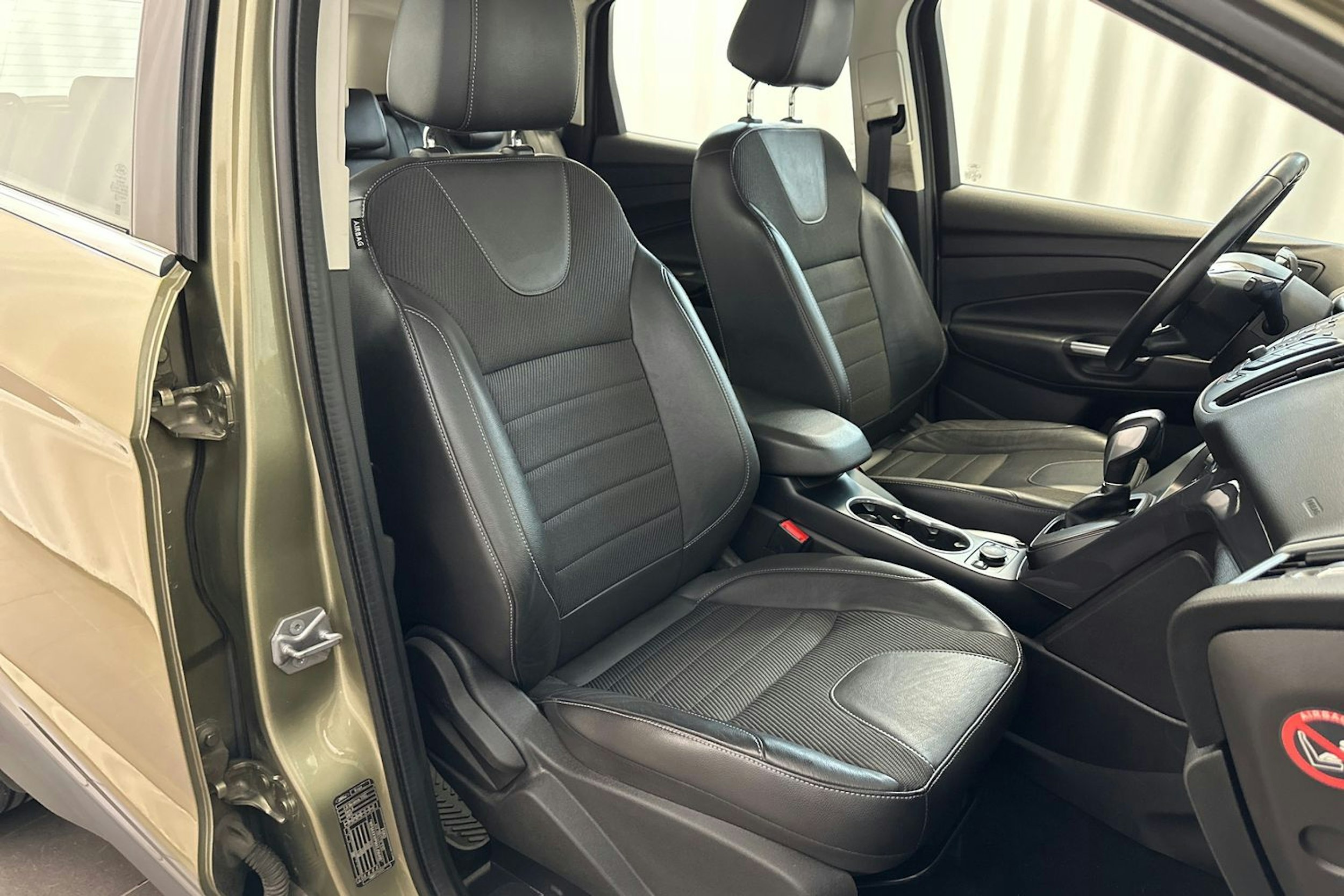 Vihreä Ford Kuga 2014 kuva 12.