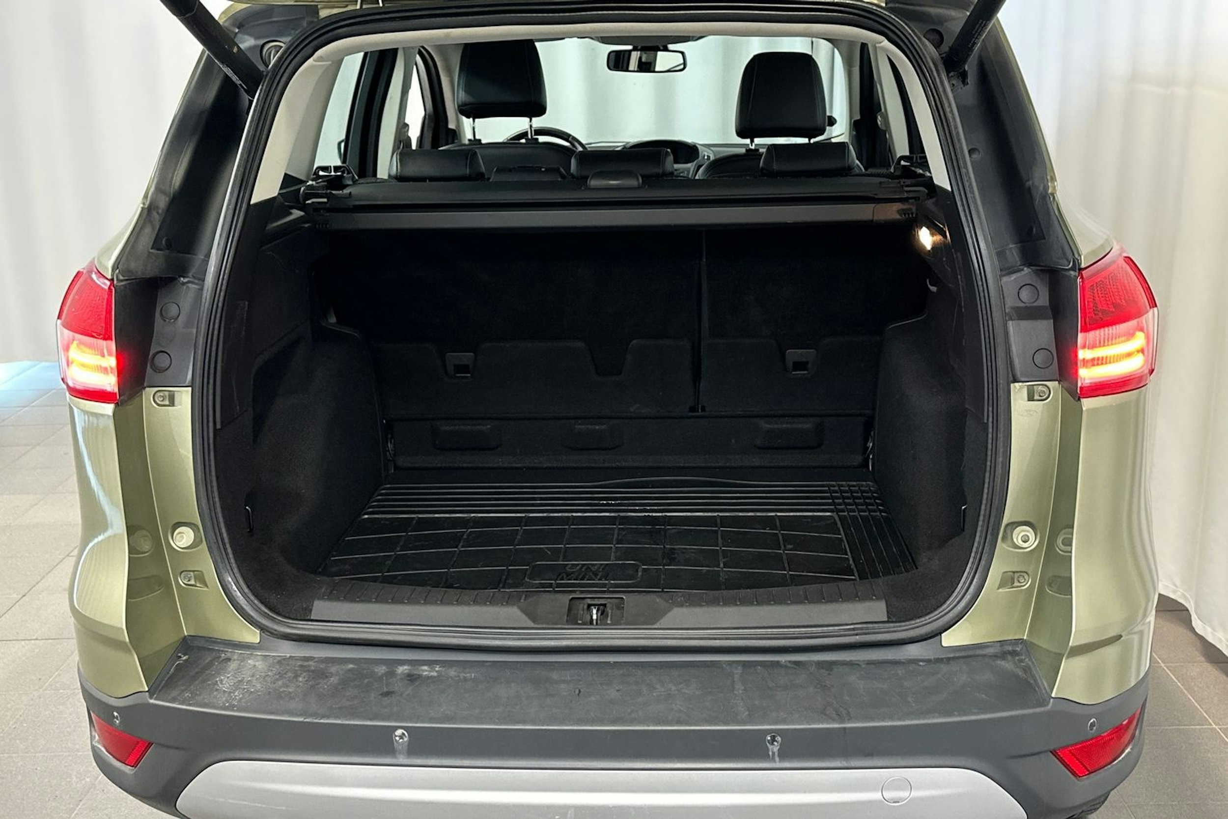 Vihreä Ford Kuga 2014 kuva 14.