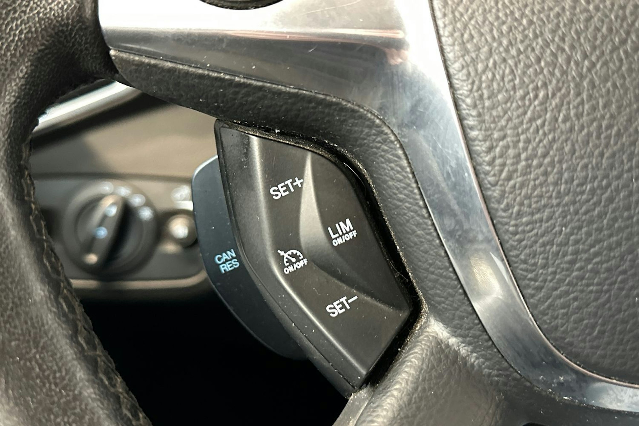 Vihreä Ford Kuga 2014 kuva 16.