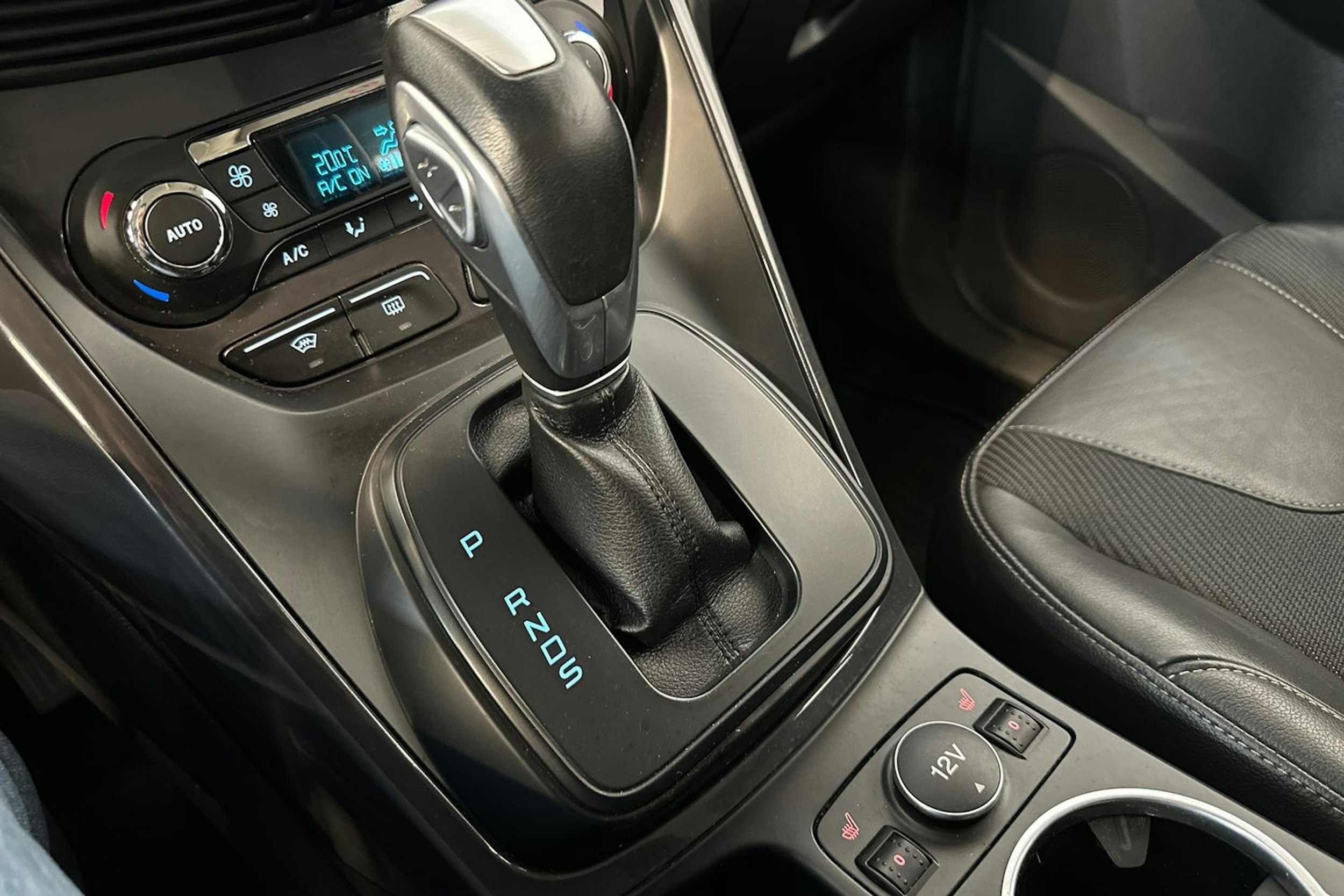 Vihreä Ford Kuga 2014 kuva 17.
