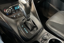 Vihreä Ford Kuga 2014 kuva 17.