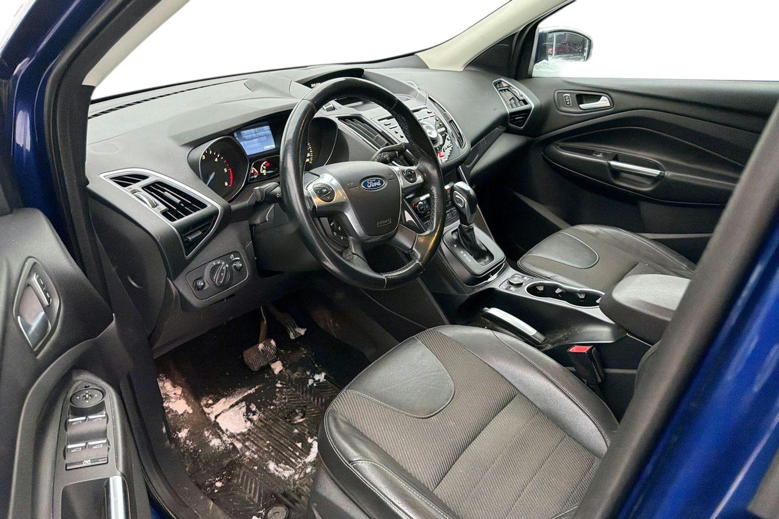 sininen Ford Kuga 2014 kuva 3.