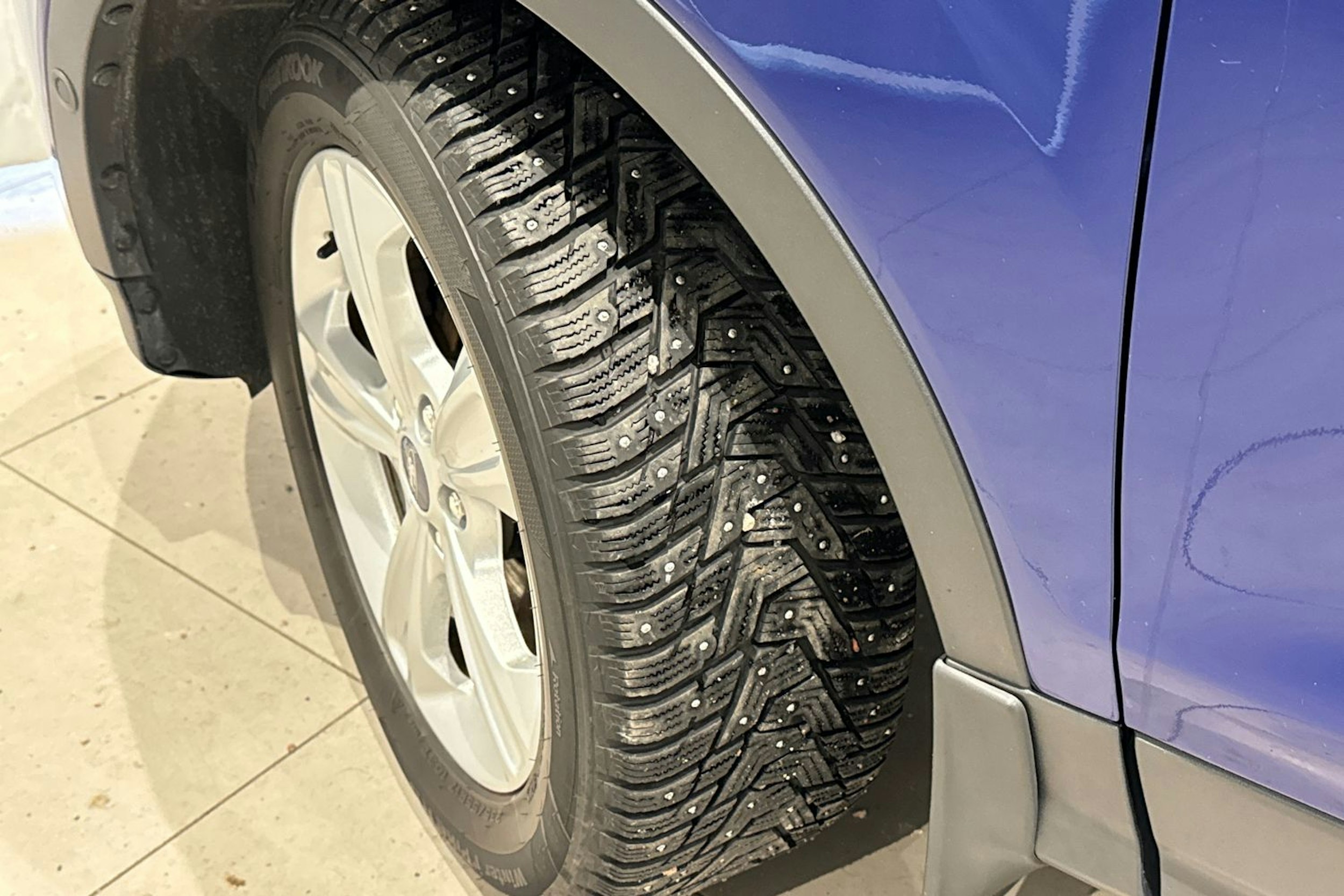 sininen Ford Kuga 2014 kuva 13.