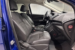 sininen Ford Kuga 2014 kuva 15.