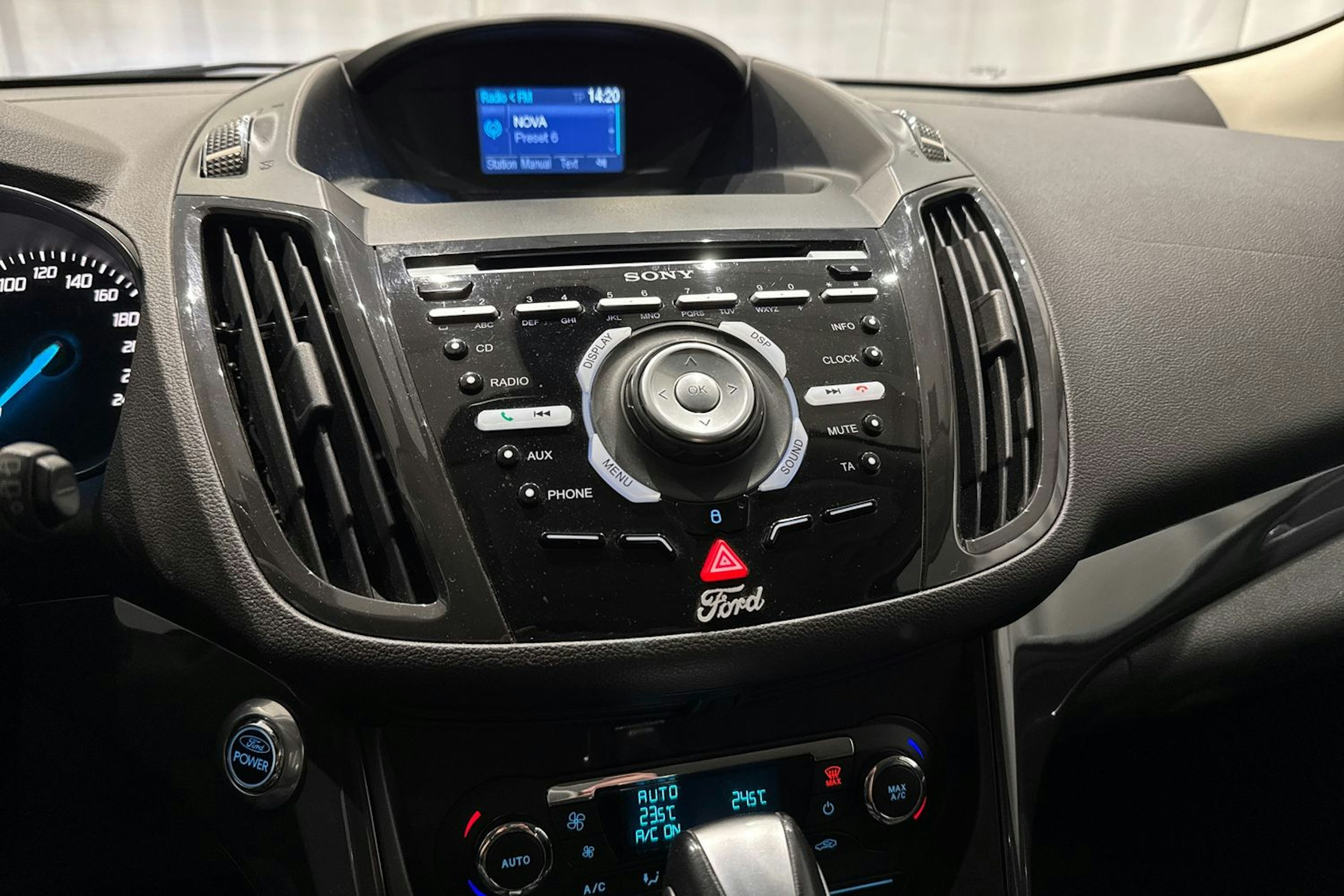 sininen Ford Kuga 2014 kuva 21.