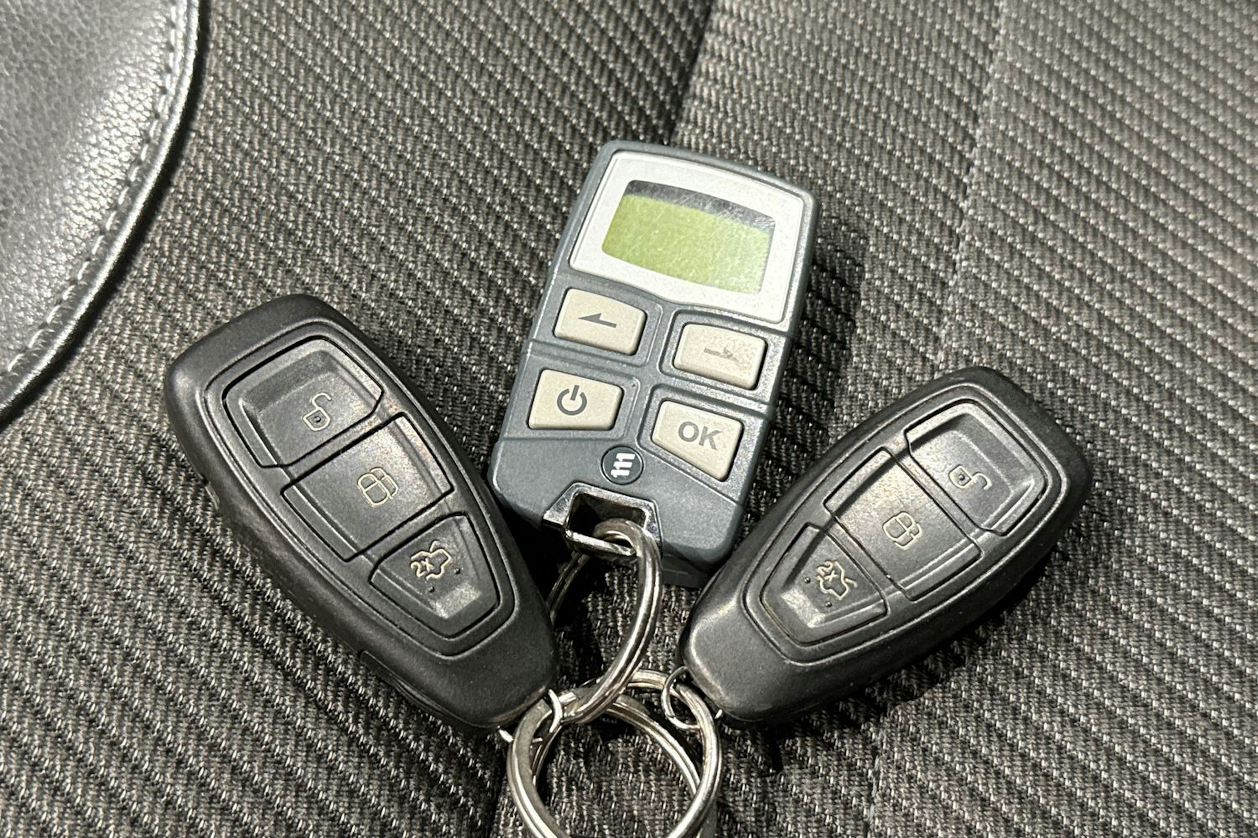 sininen Ford Kuga 2014 kuva 23.