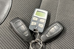 sininen Ford Kuga 2014 kuva 23.