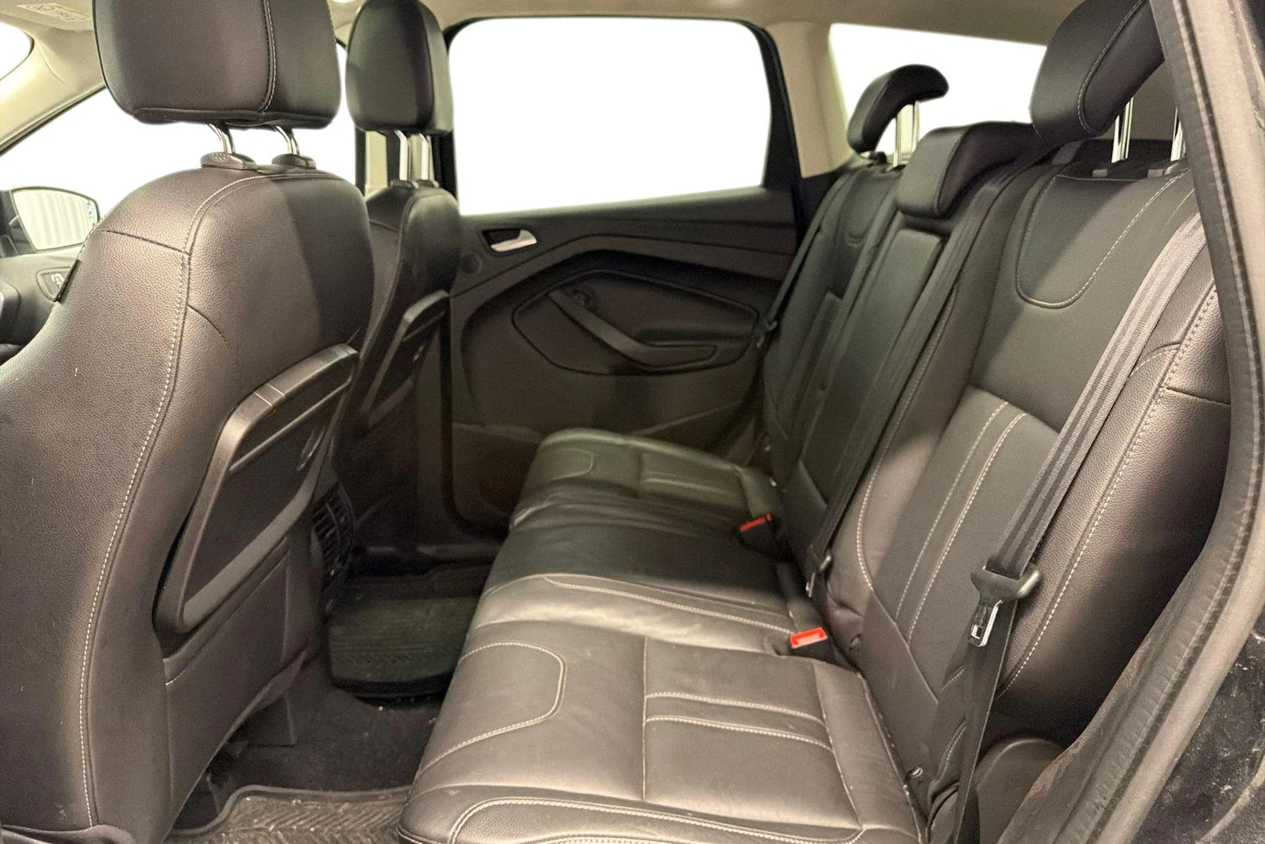 musta Ford Kuga 2014 kuva 7.