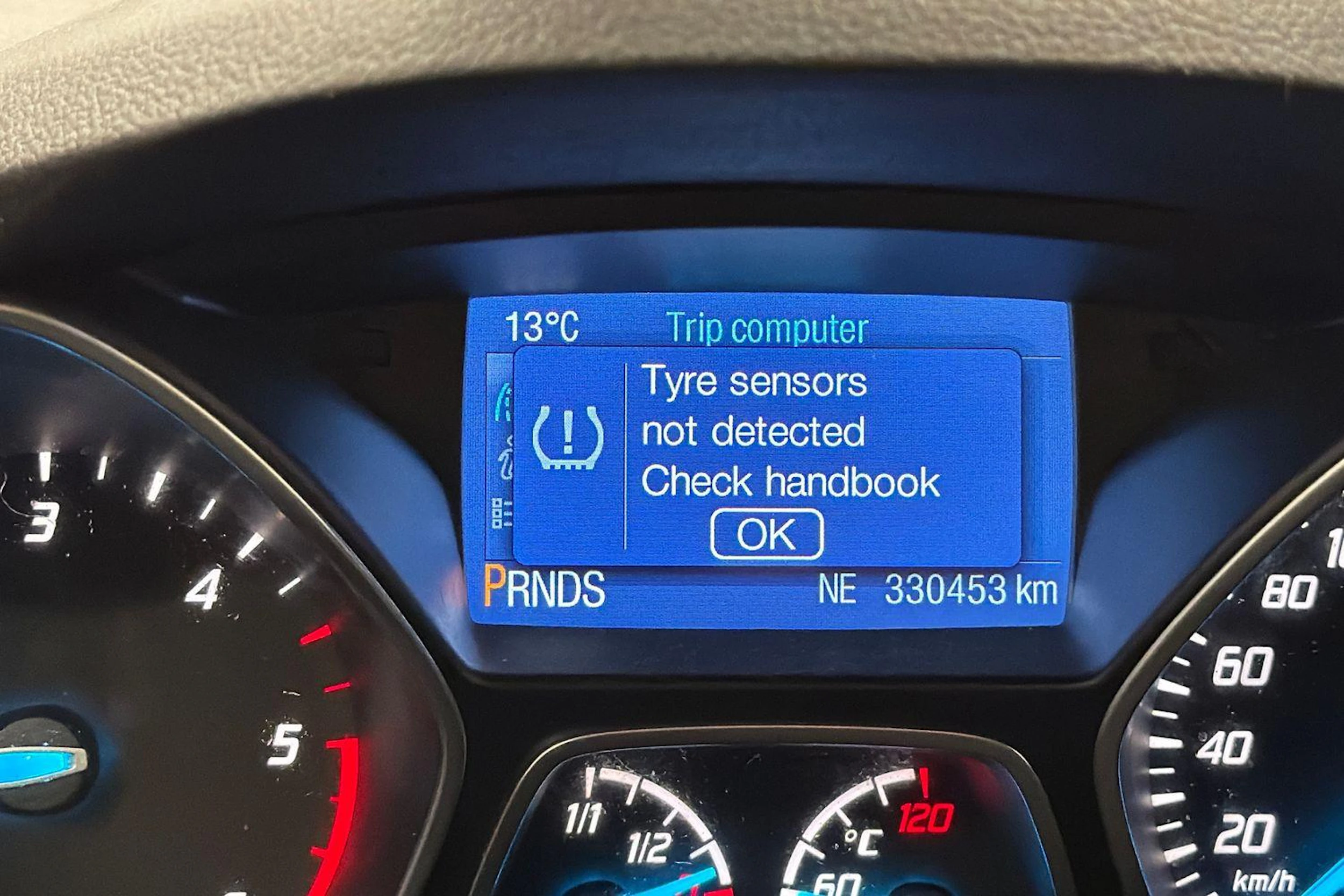 musta Ford Kuga 2014 kuva 9.