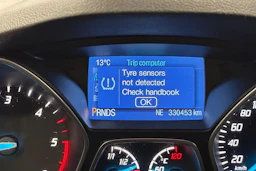 musta Ford Kuga 2014 kuva 9.