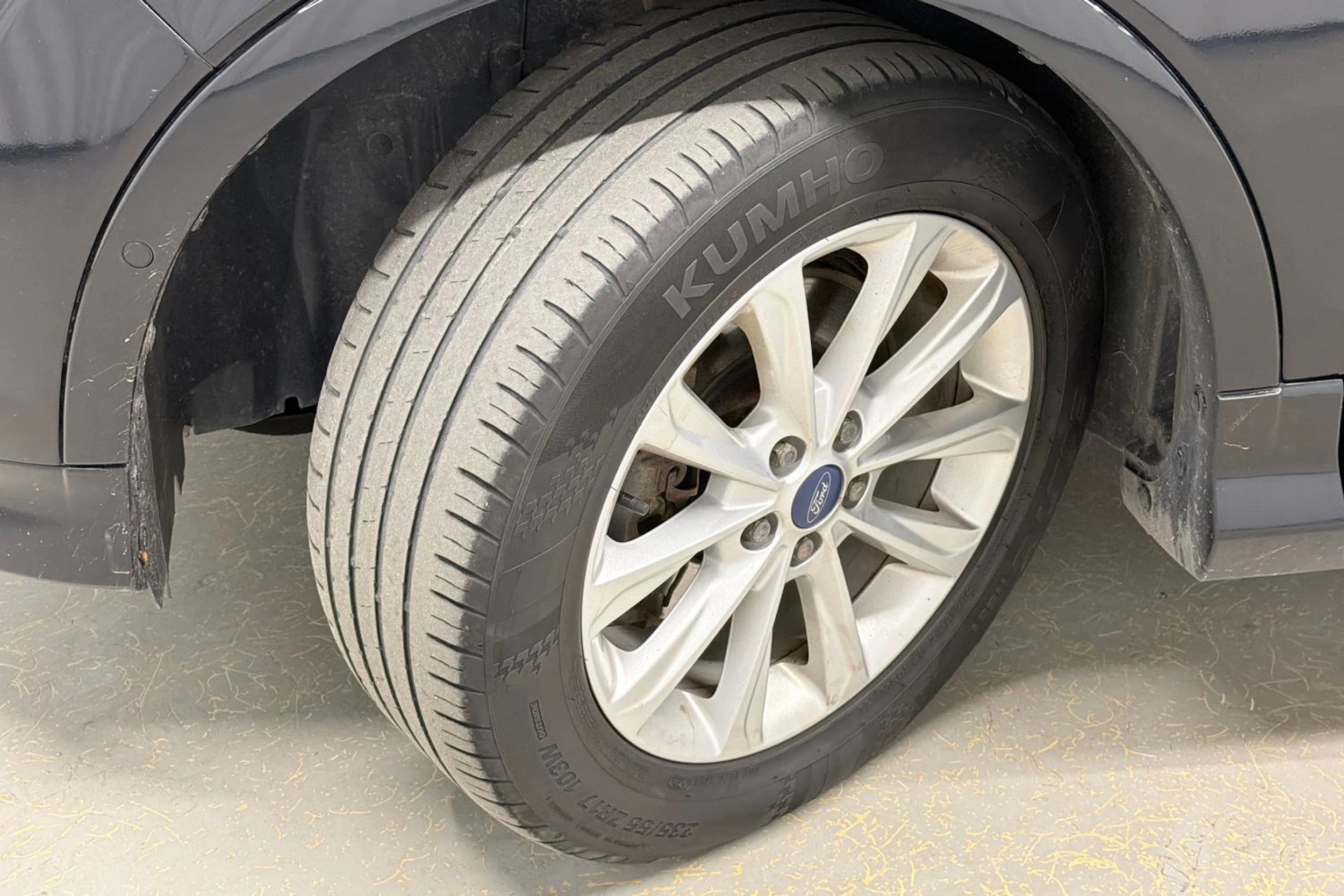 musta Ford Kuga 2014 kuva 11.