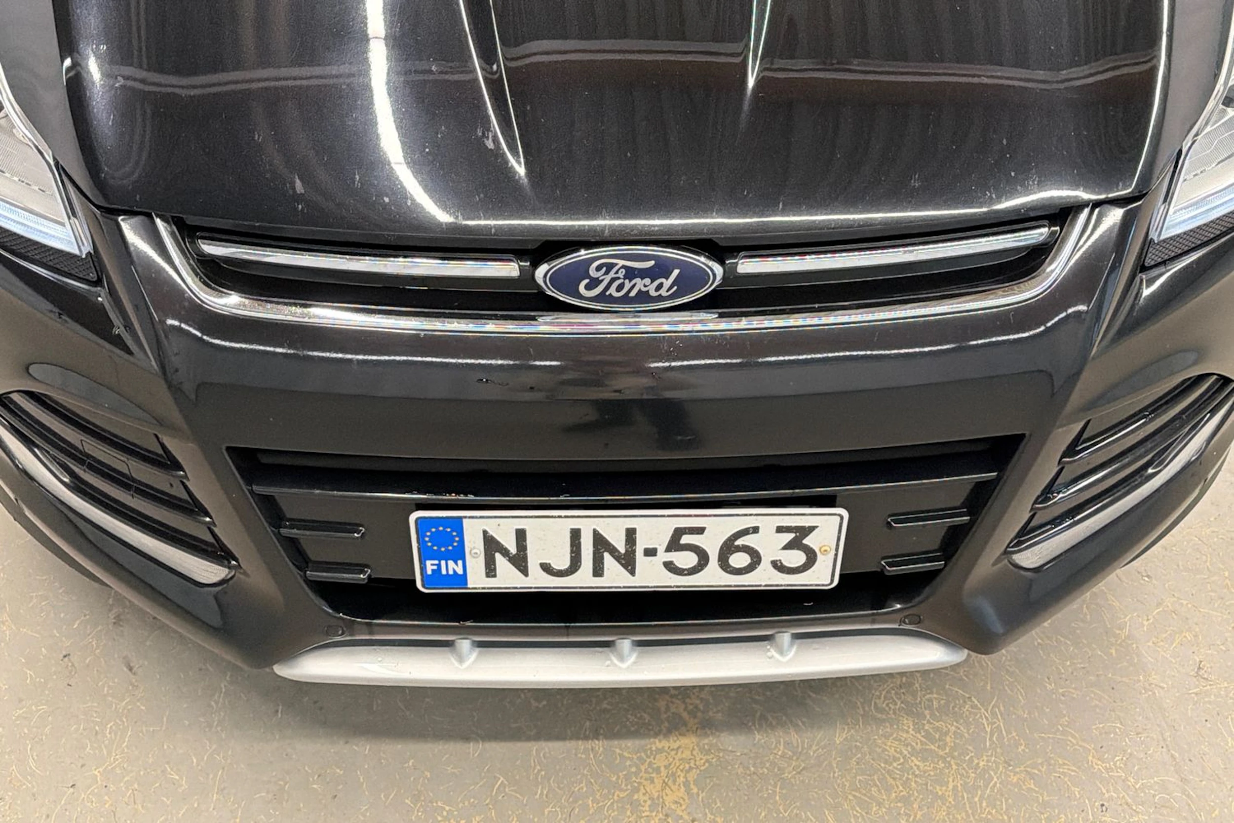 musta Ford Kuga 2014 kuva 13.
