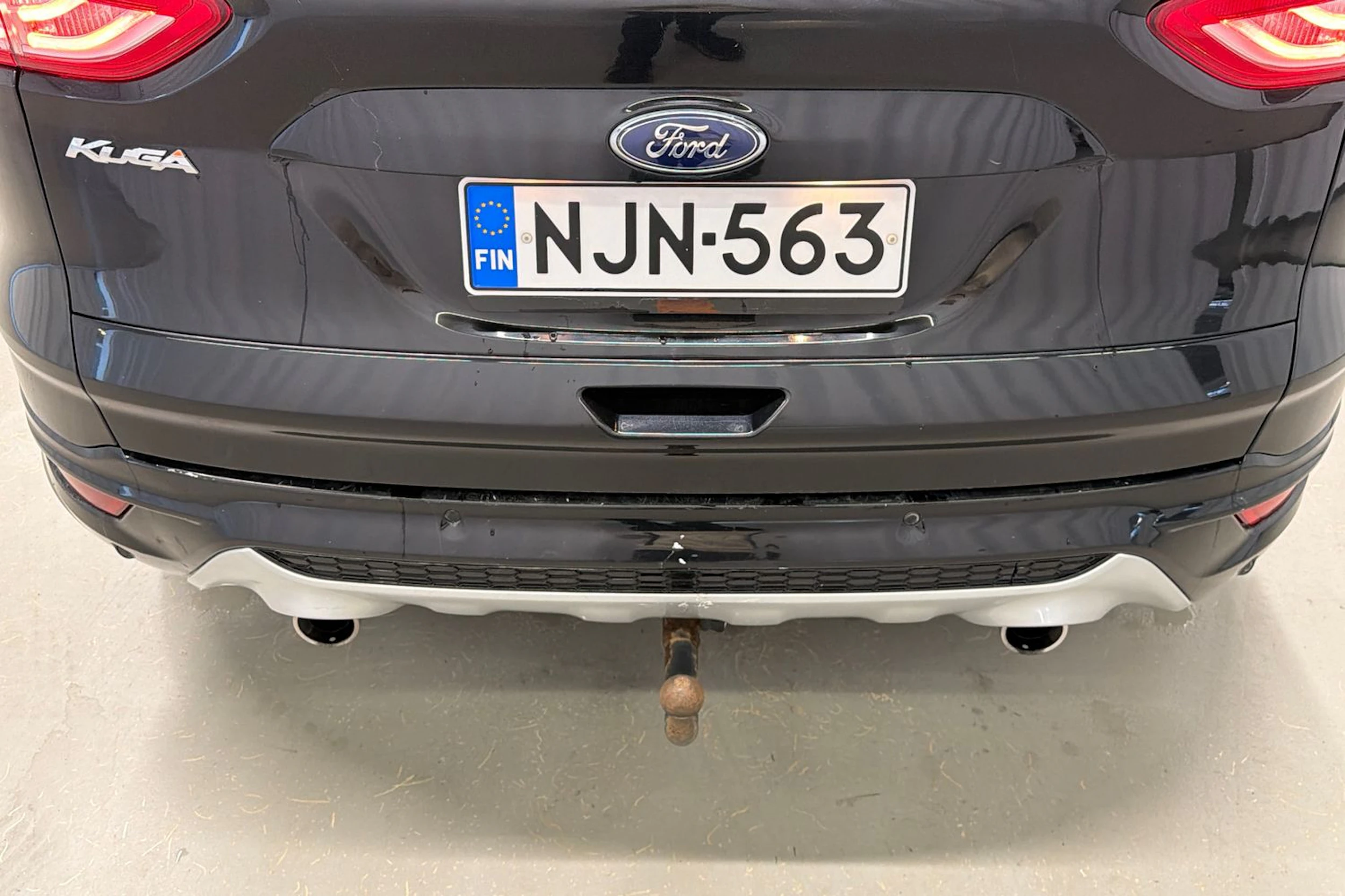 musta Ford Kuga 2014 kuva 17.