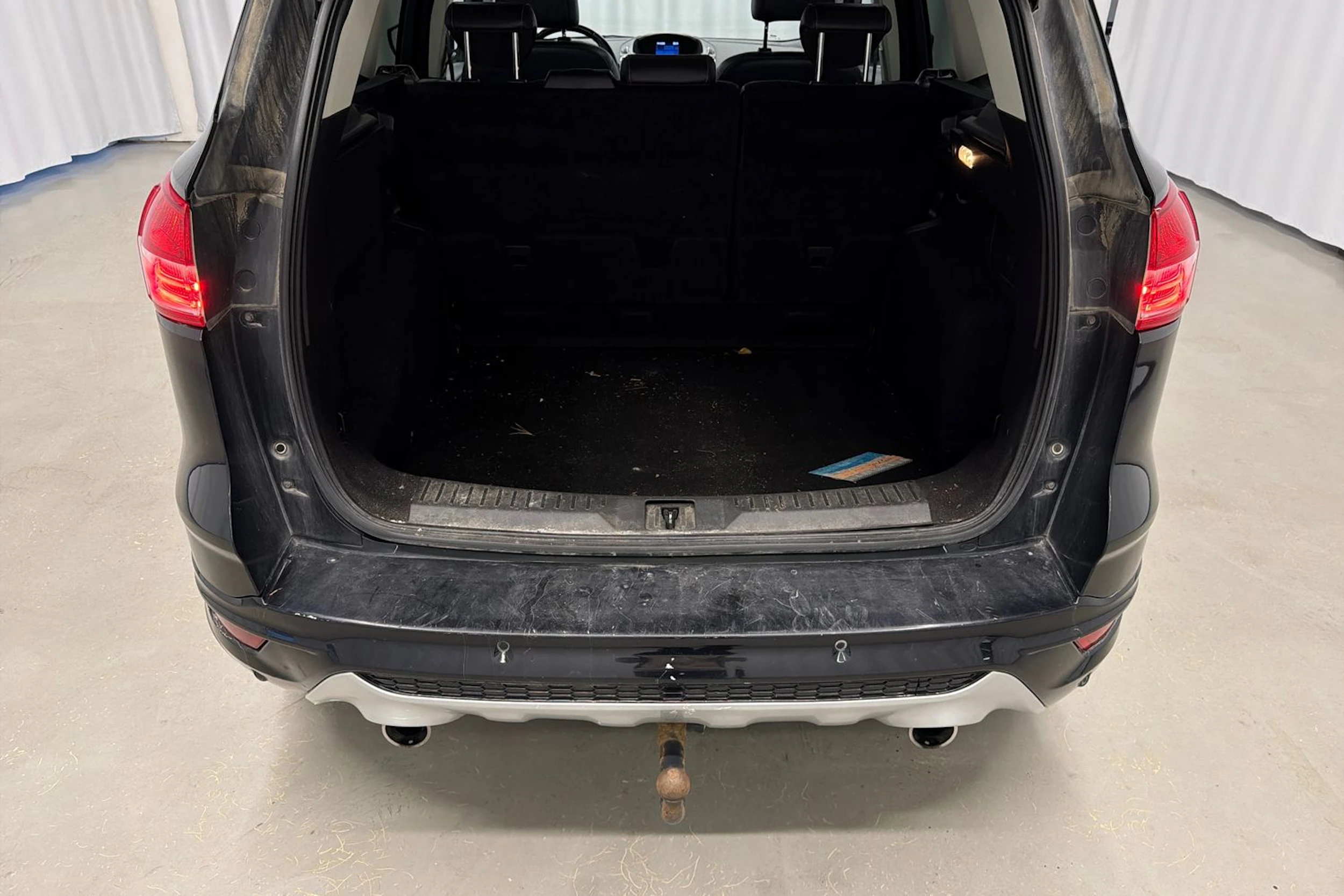 musta Ford Kuga 2014 kuva 18.