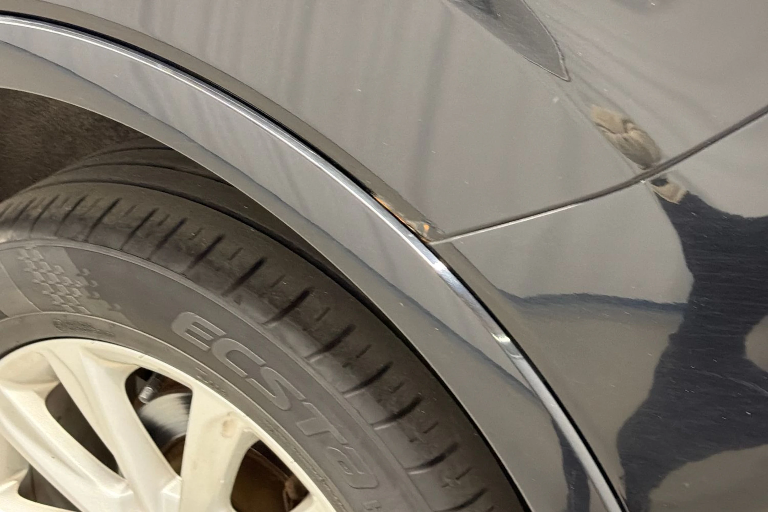 musta Ford Kuga 2014 kuva 23.