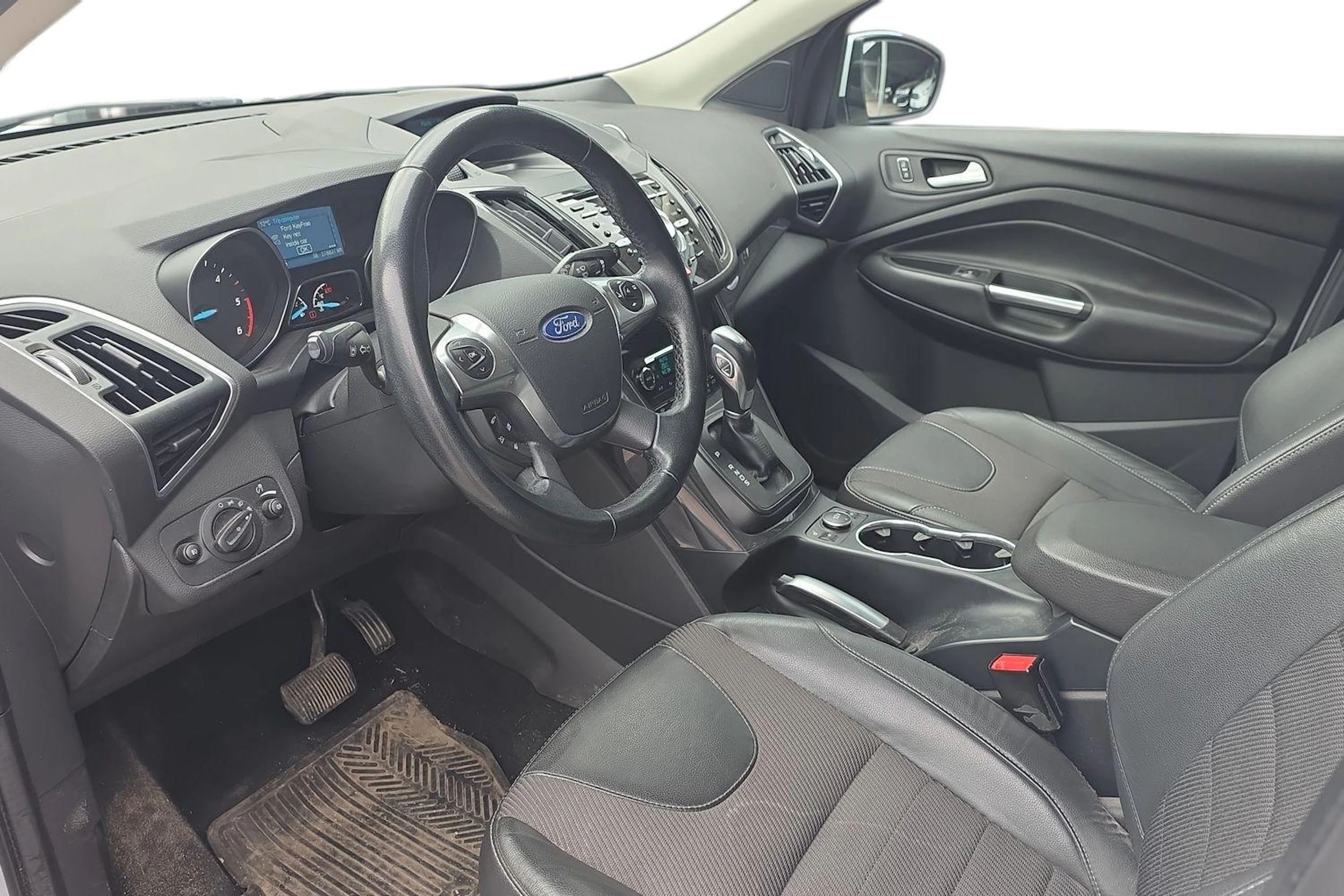 valkoinen Ford Kuga 2014 kuva 3.