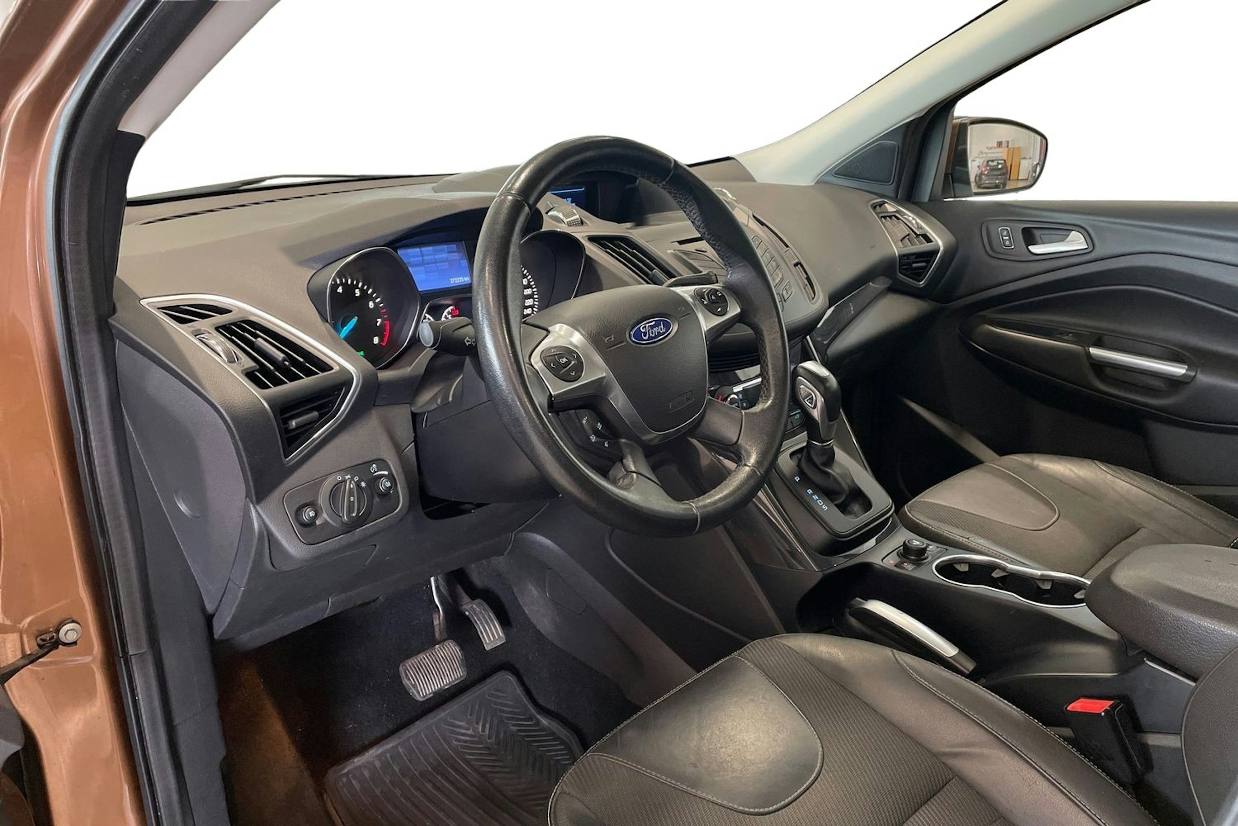 ruskea (beige) Ford Kuga 2014 kuva 7.