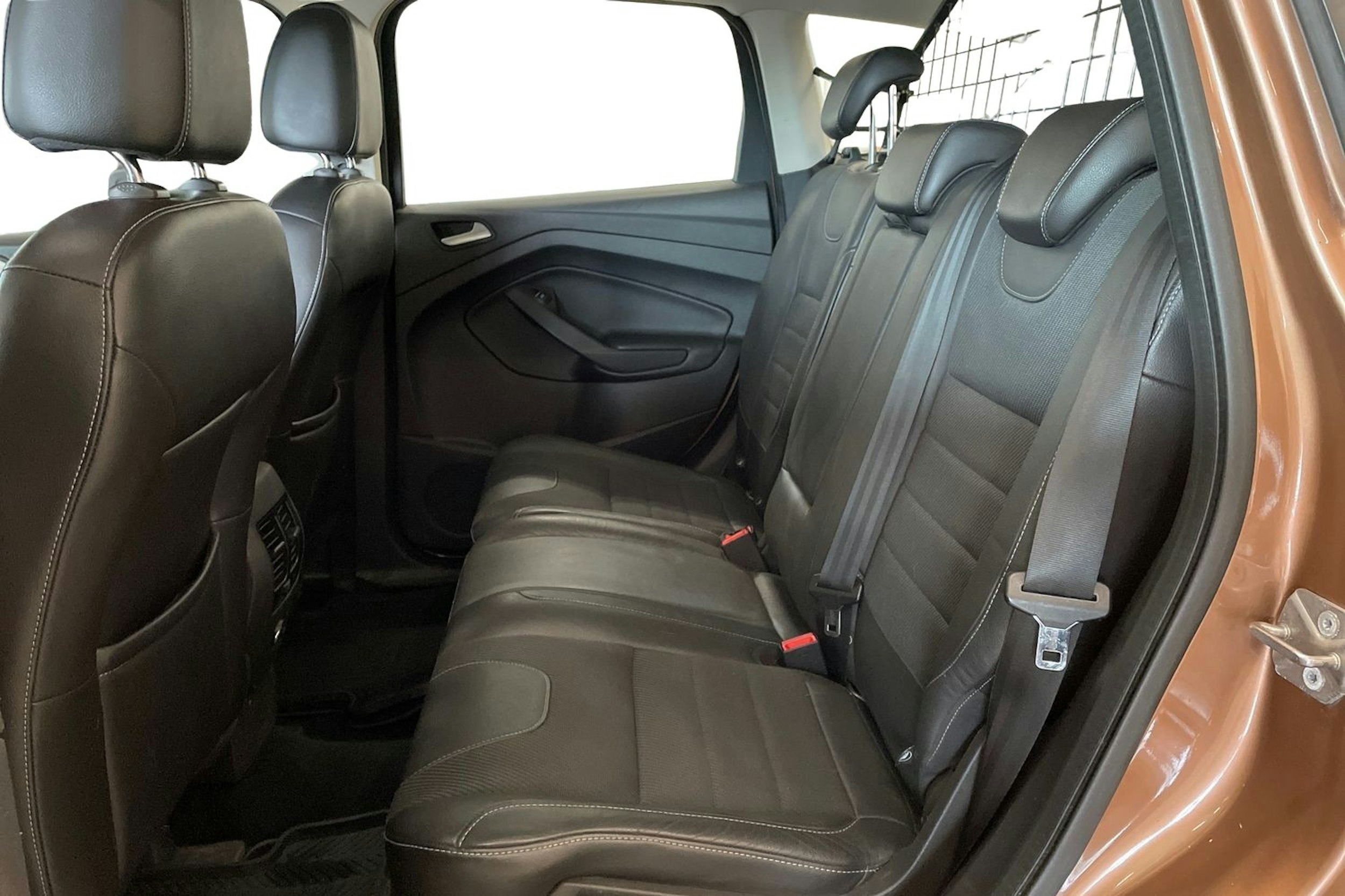 ruskea (beige) Ford Kuga 2014 kuva 10.