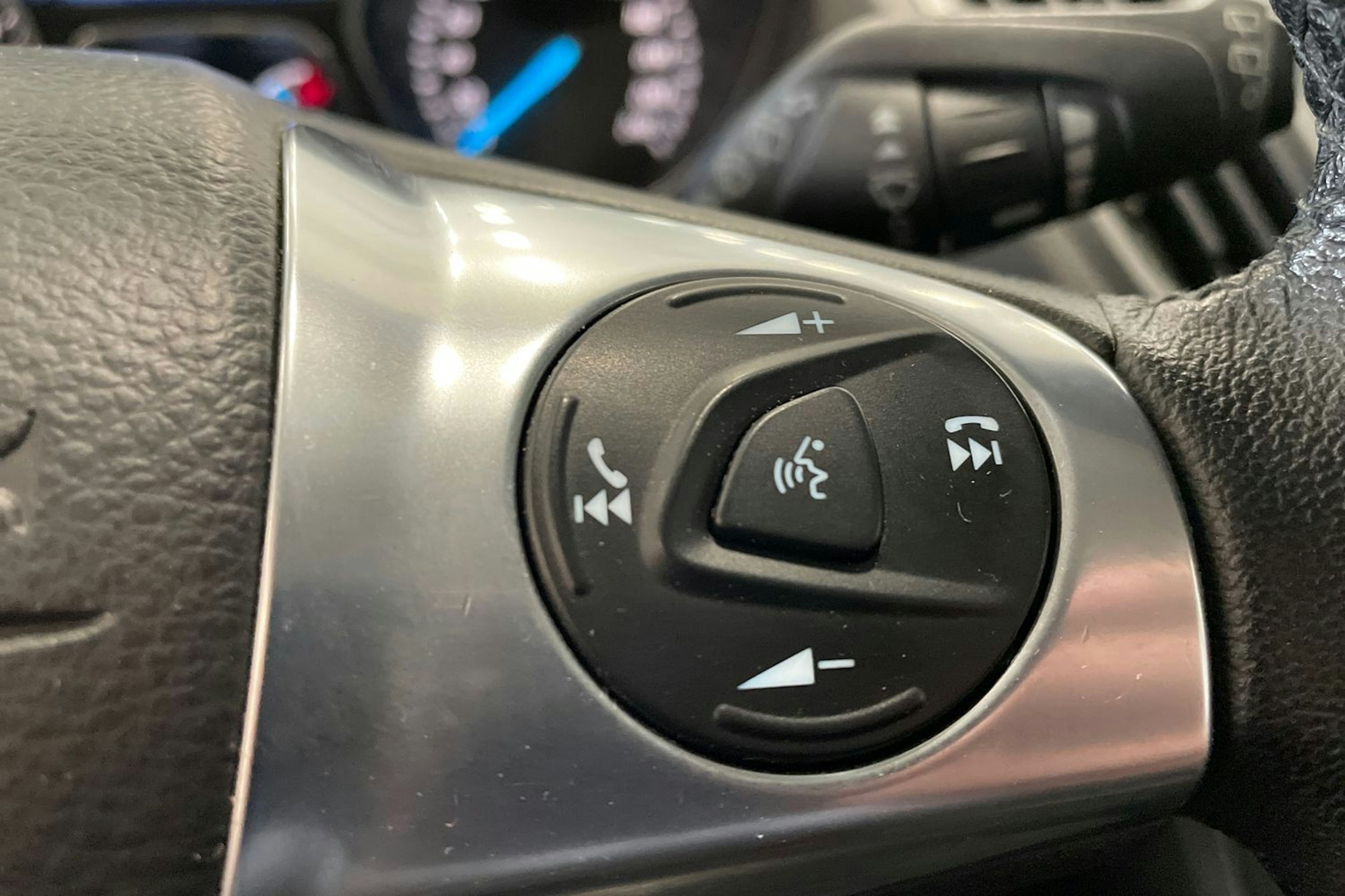 ruskea (beige) Ford Kuga 2014 kuva 16.