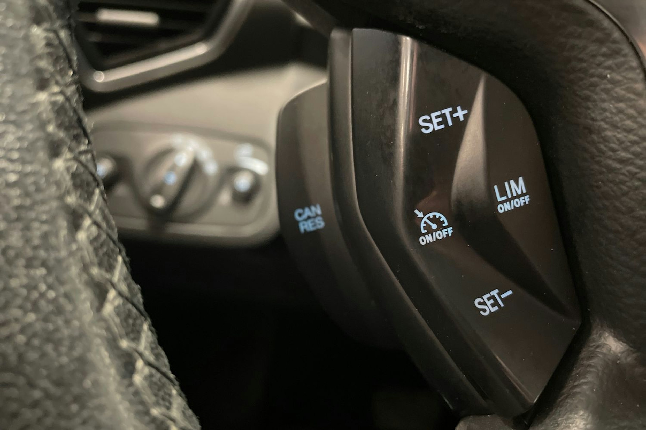 ruskea (beige) Ford Kuga 2014 kuva 18.