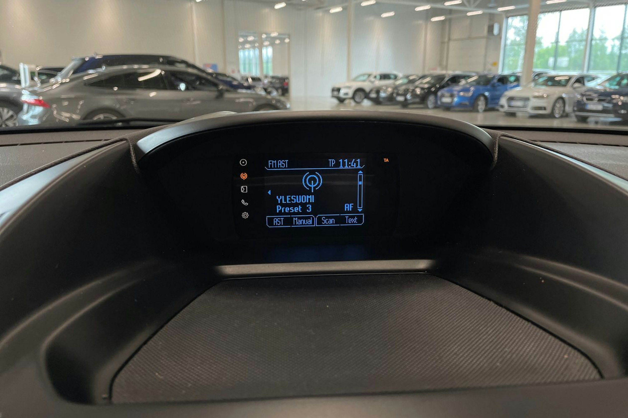 ruskea (beige) Ford Kuga 2014 kuva 20.