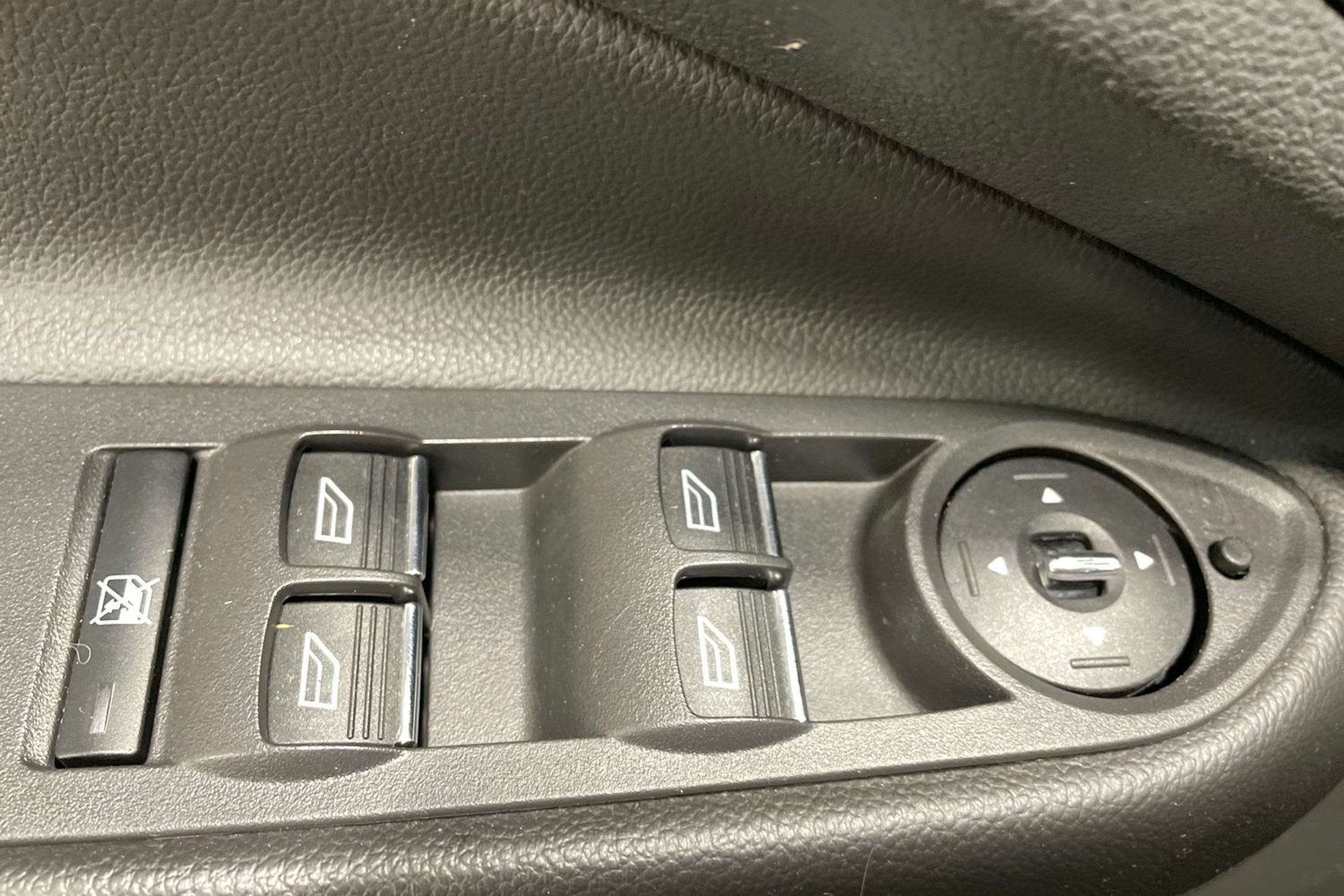 ruskea (beige) Ford Kuga 2014 kuva 26.