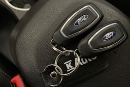 ruskea (beige) Ford Kuga 2014 kuva 28.