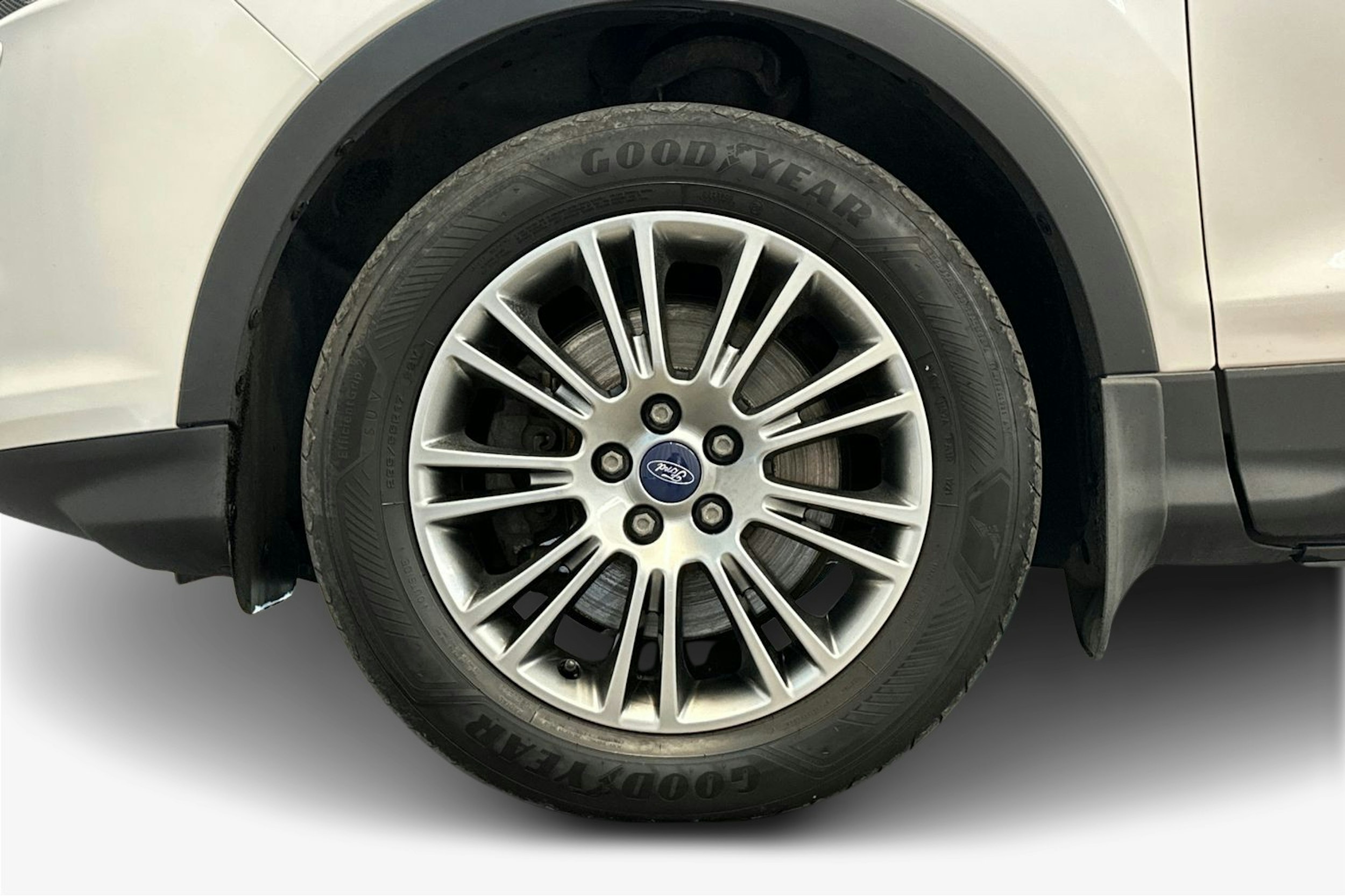 Valkoinen Ford Kuga 2014 kuva 11.
