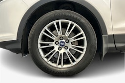 Valkoinen Ford Kuga 2014 kuva 11.