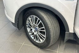 Valkoinen Ford Kuga 2014 kuva 13.