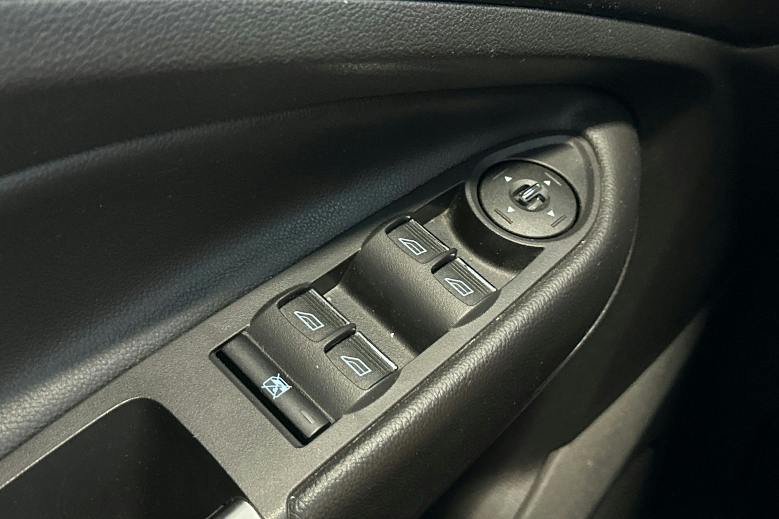 Valkoinen Ford Kuga 2014 kuva 17.