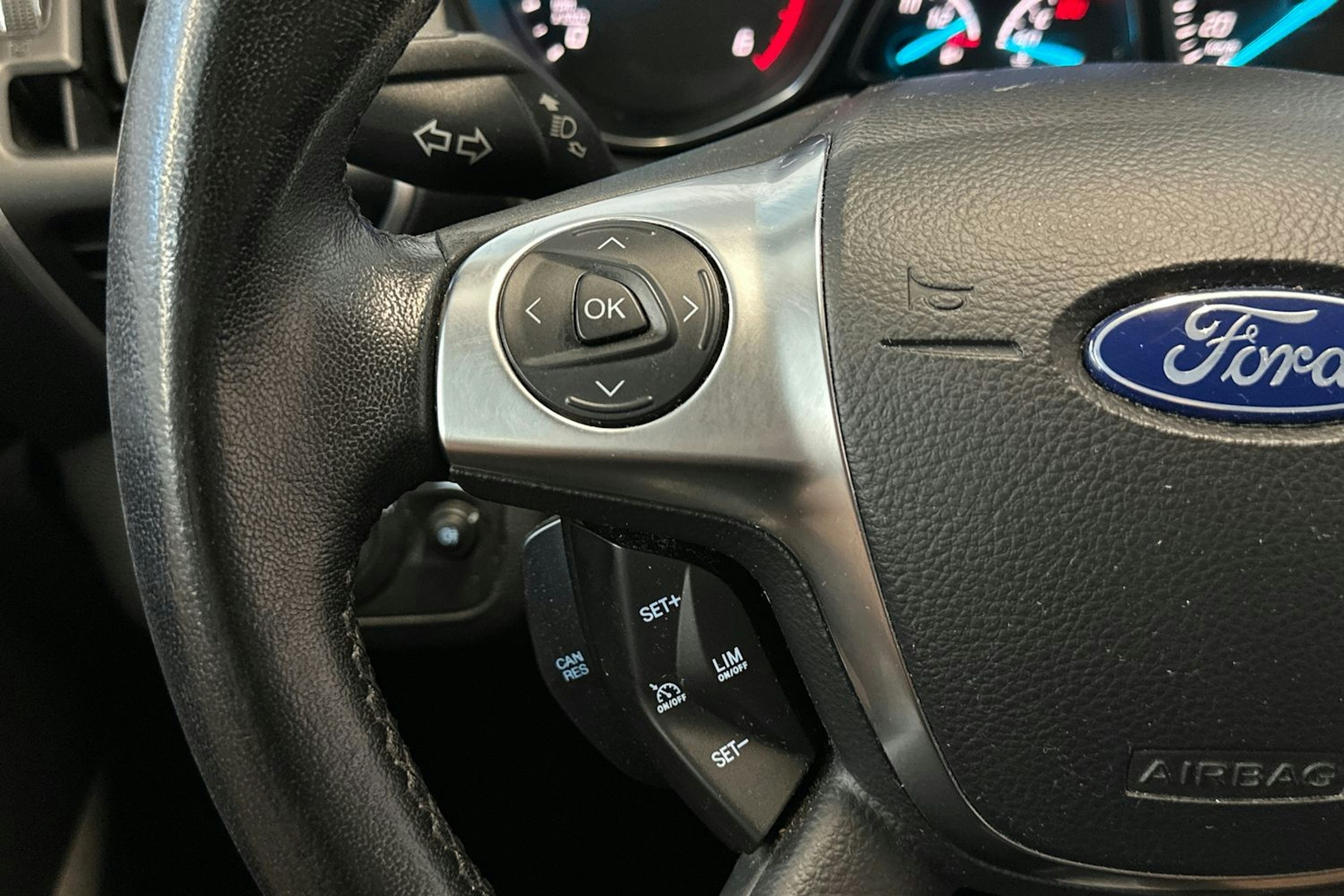 Valkoinen Ford Kuga 2014 kuva 19.
