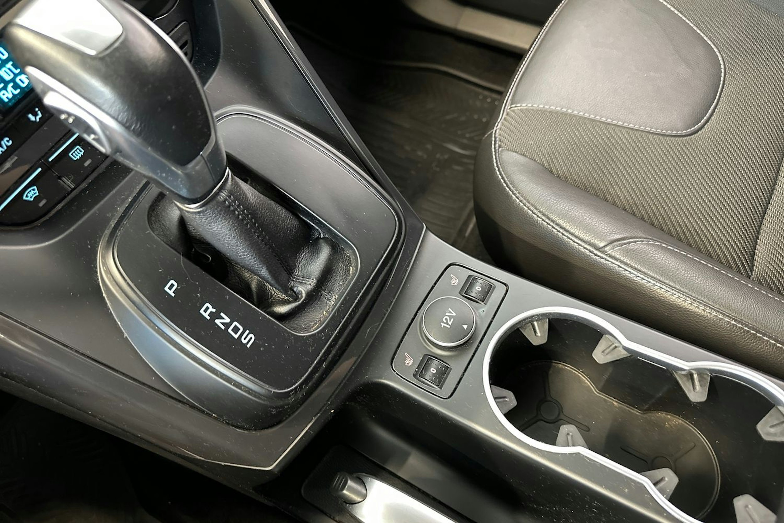 Valkoinen Ford Kuga 2014 kuva 22.