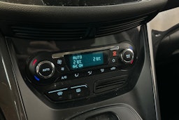 Valkoinen Ford Kuga 2014 kuva 23.