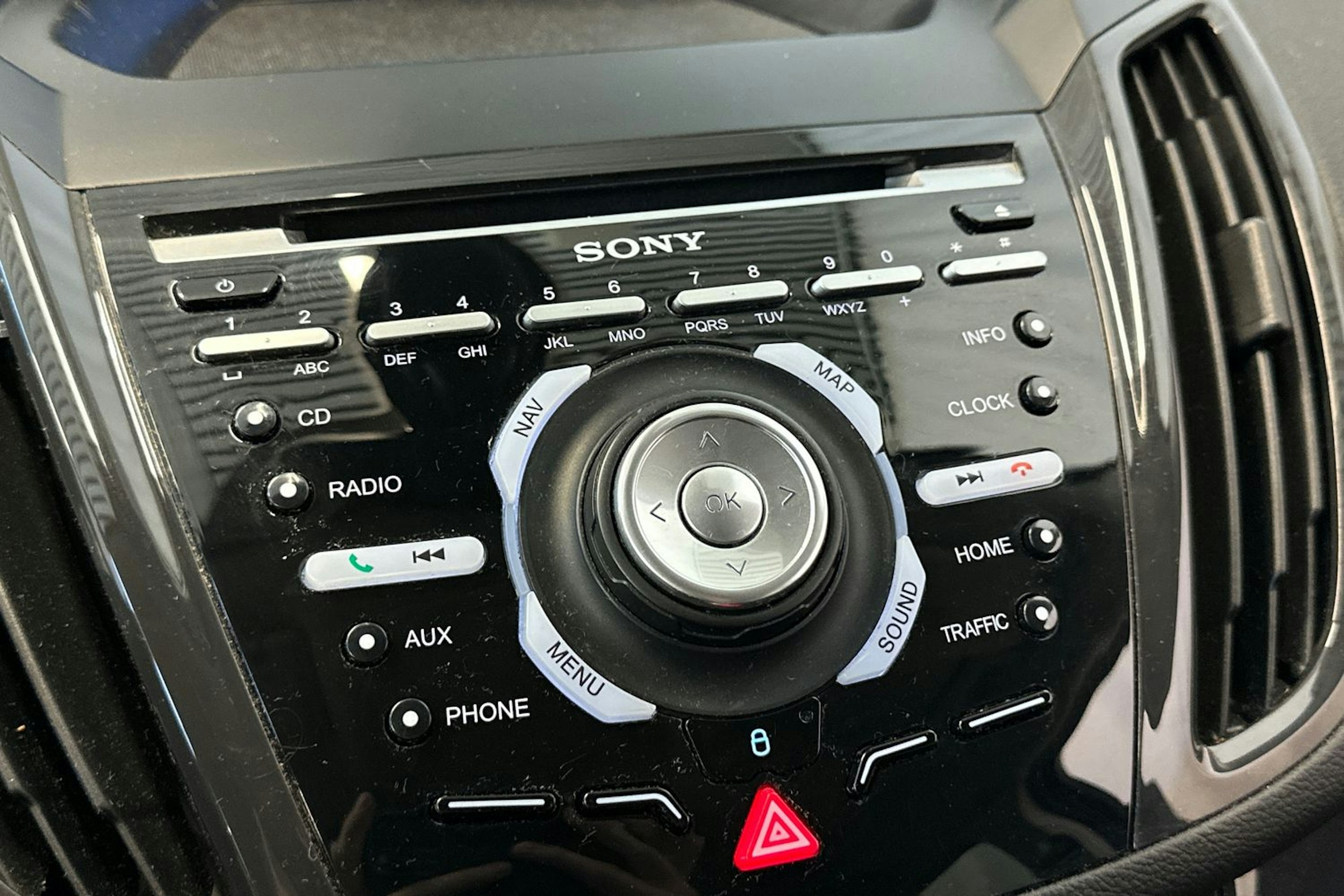 Valkoinen Ford Kuga 2014 kuva 24.