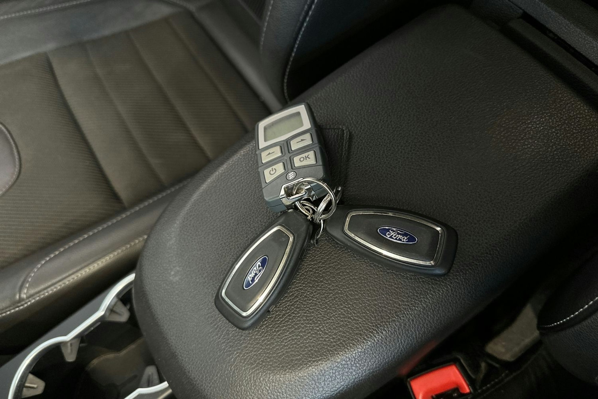 Valkoinen Ford Kuga 2014 kuva 28.