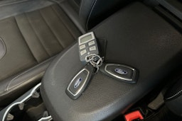 Valkoinen Ford Kuga 2014 kuva 28.