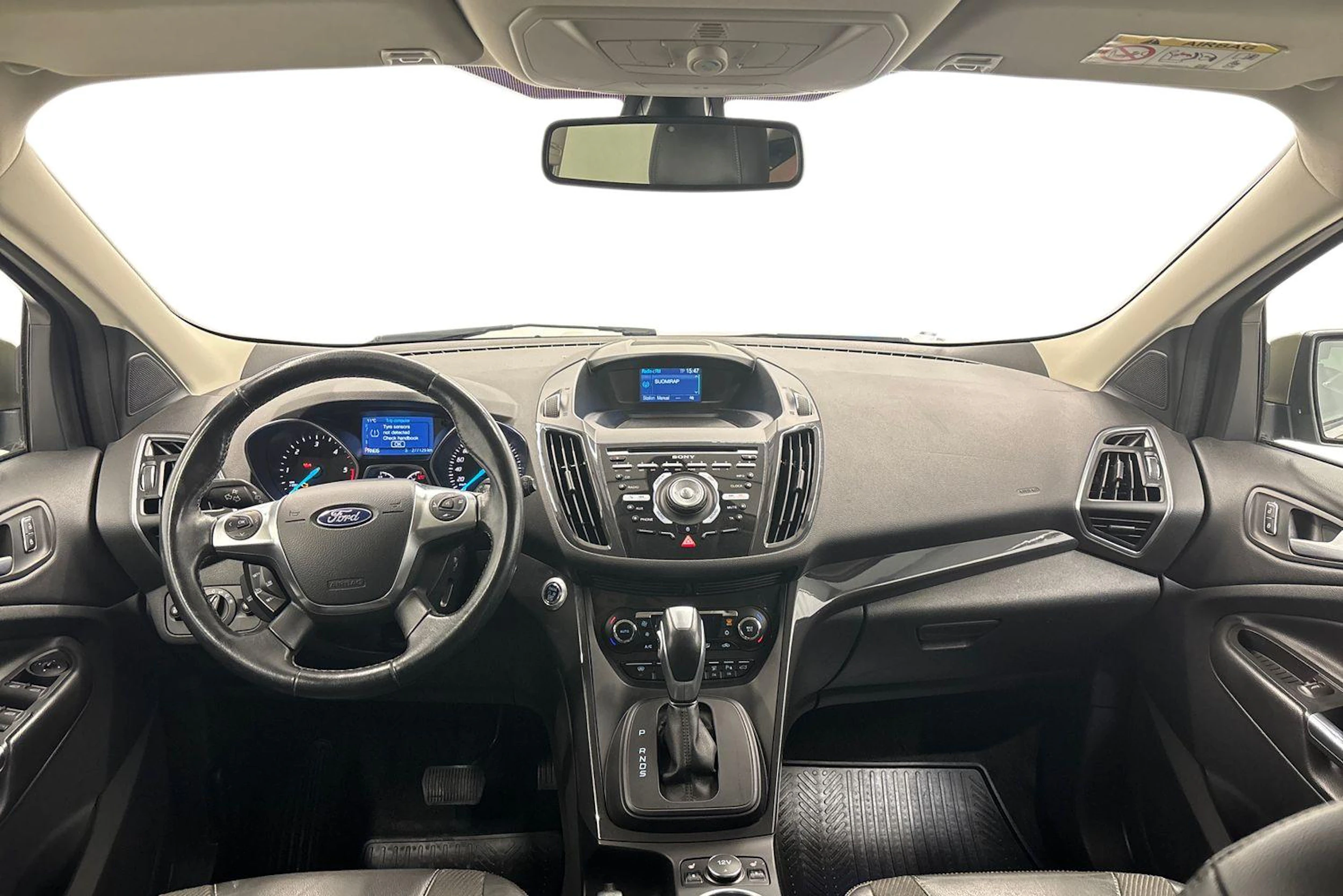 vihreä Ford Kuga 2015 kuva 9.